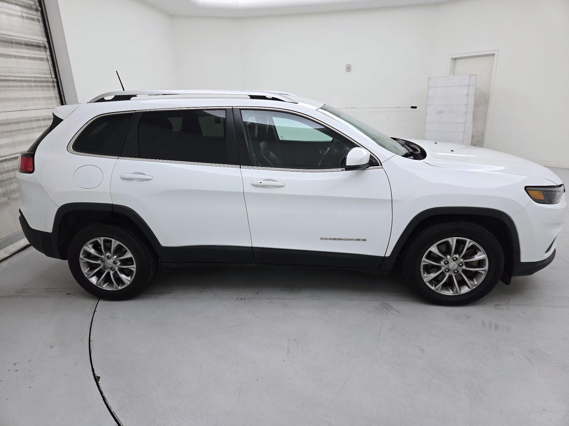Thumbnail: 2019 Jeep Cherokee - 4