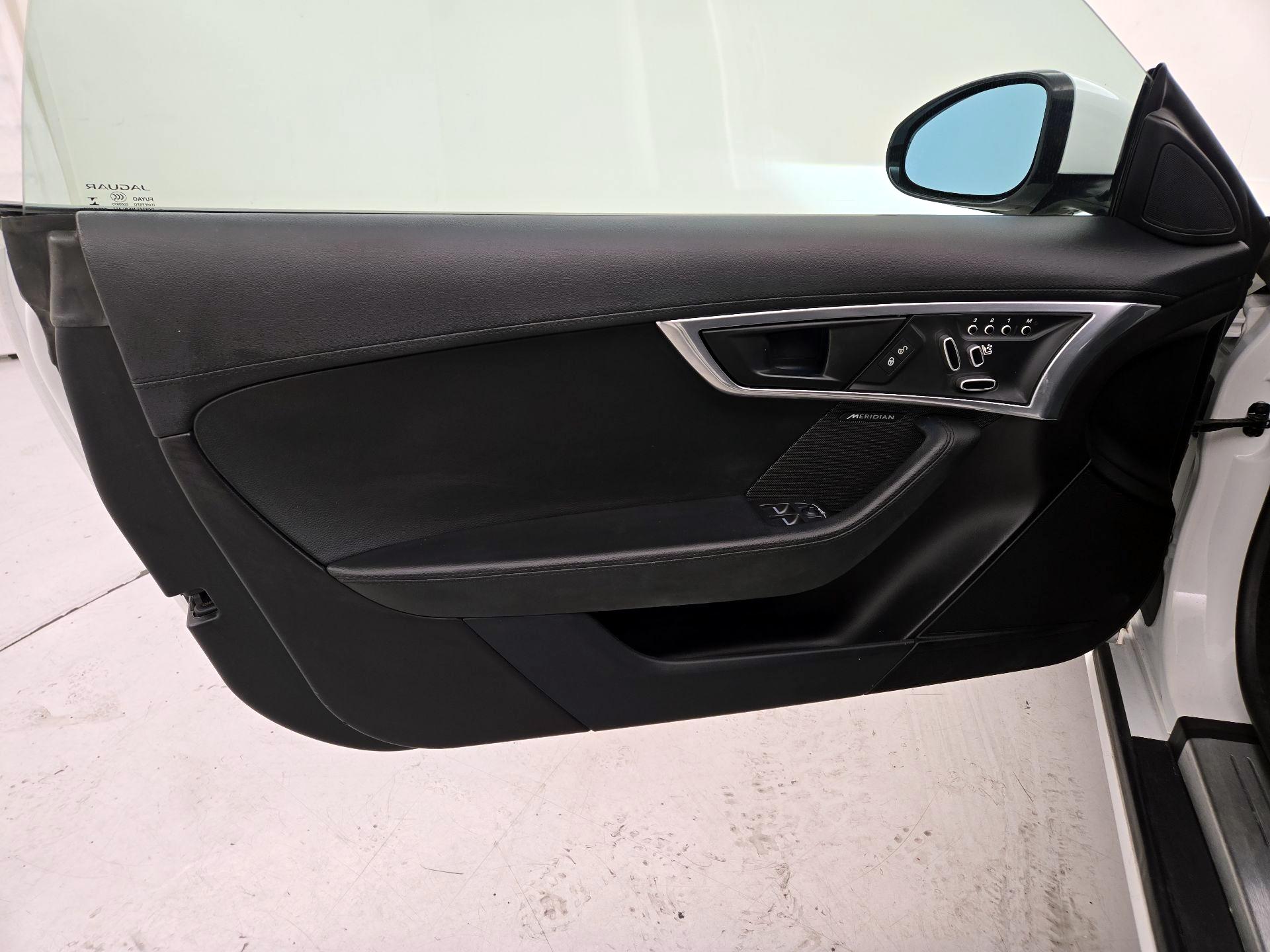 Thumbnail: 2019 Jaguar F-Type - 10