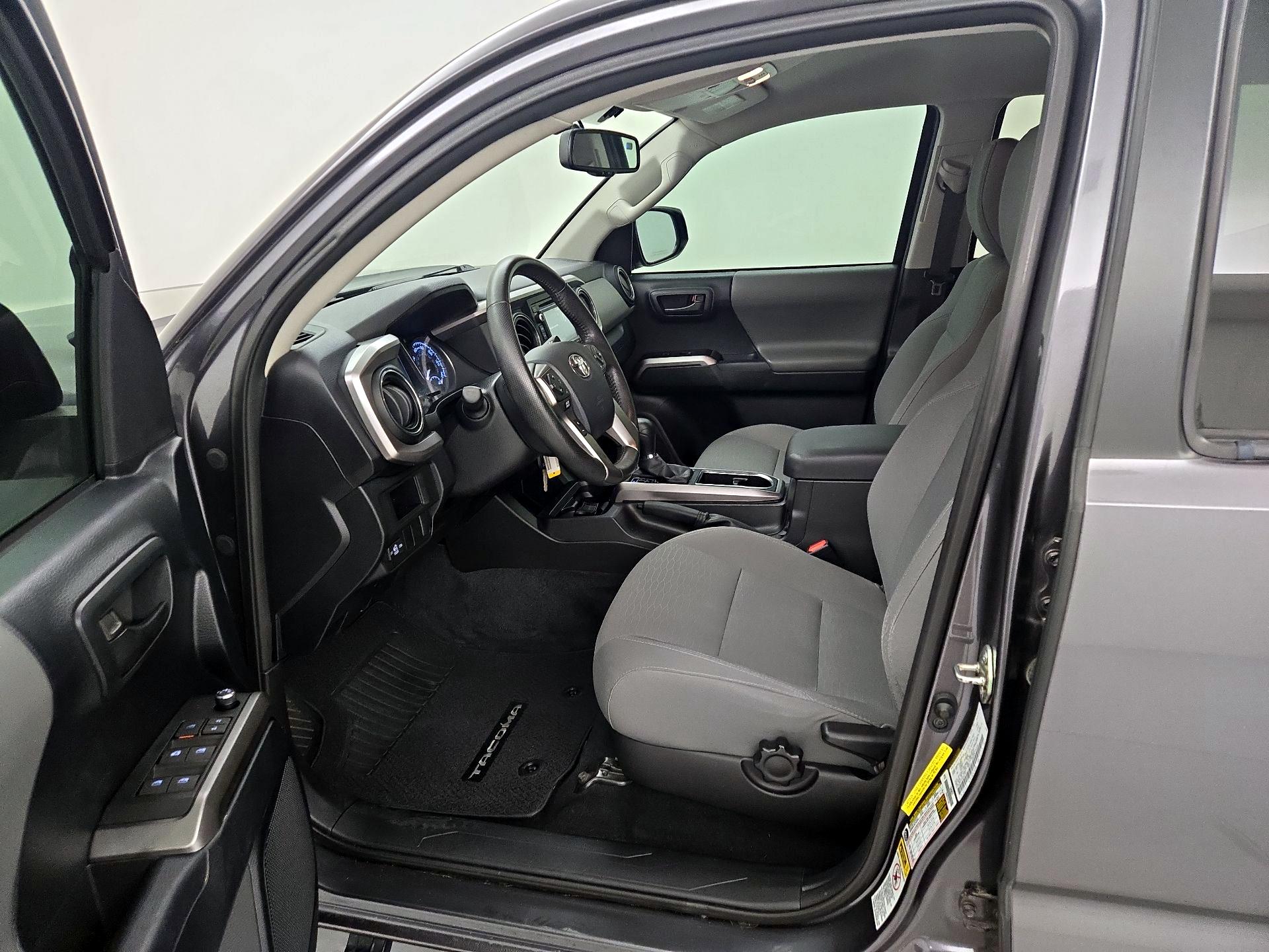 Thumbnail: 2016 Toyota Tacoma - 11