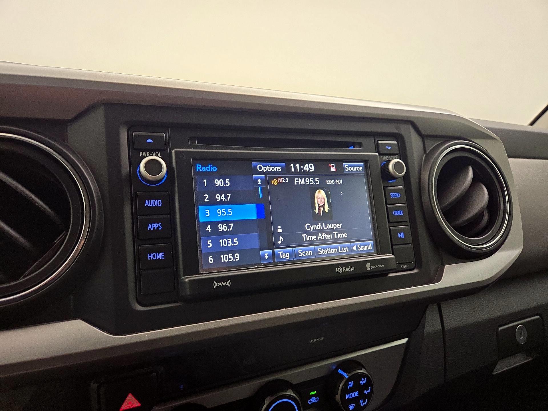 Thumbnail: 2016 Toyota Tacoma - 15