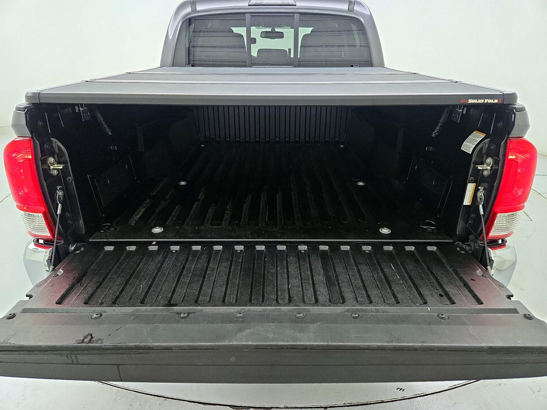 Thumbnail: 2016 Toyota Tacoma - 20