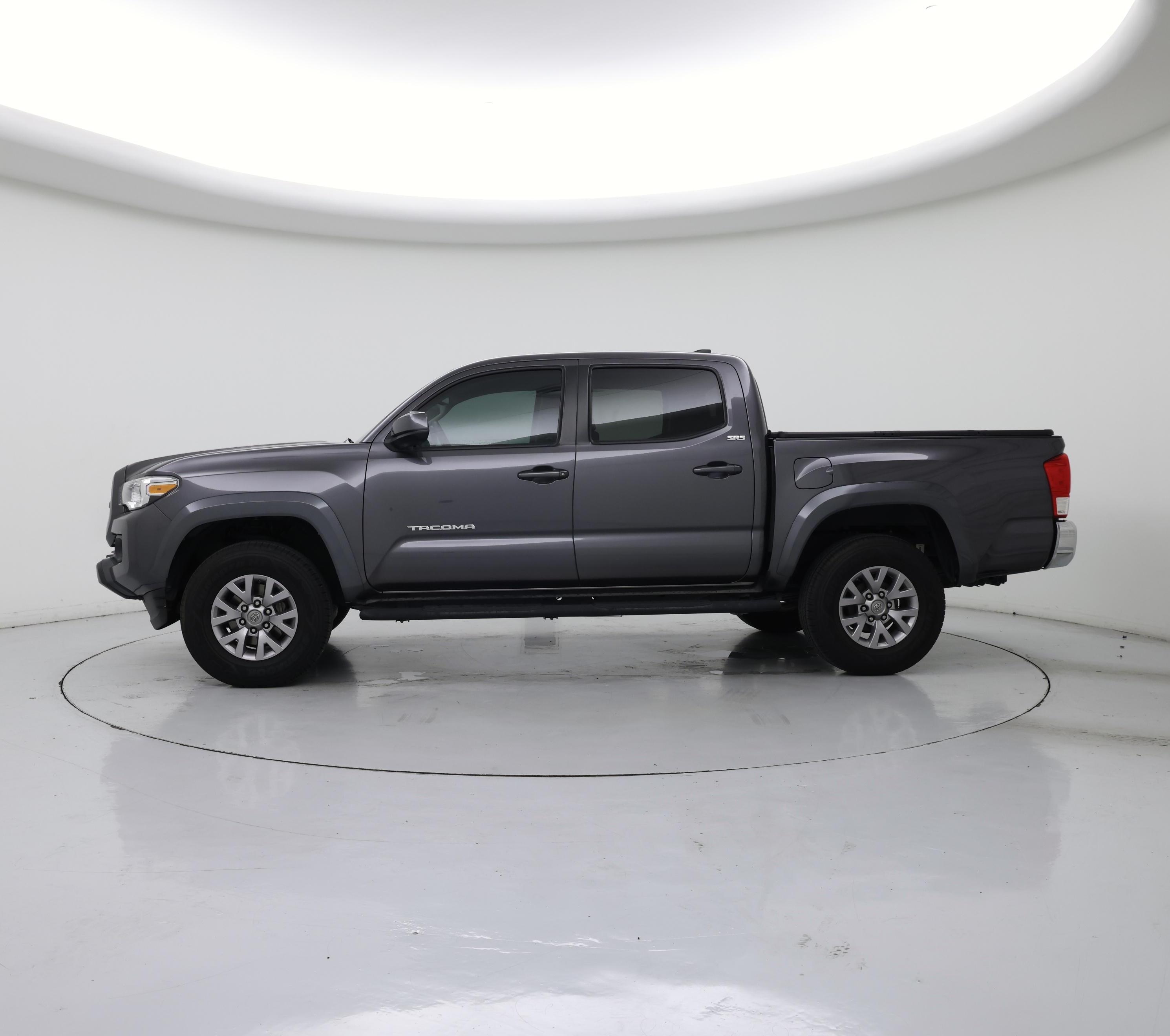 Thumbnail: 2016 Toyota Tacoma - 3
