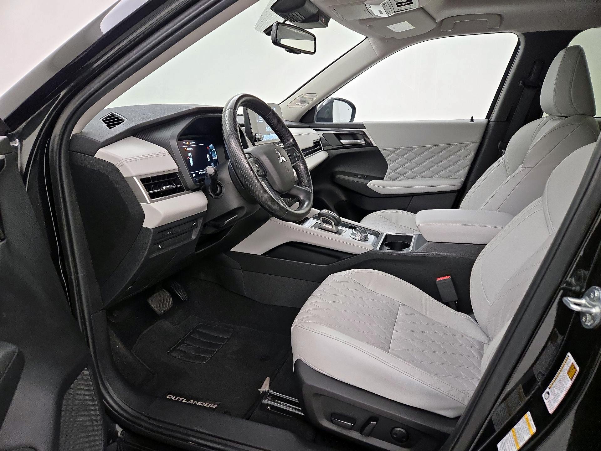 Thumbnail: 2024 Mitsubishi Outlander - 9