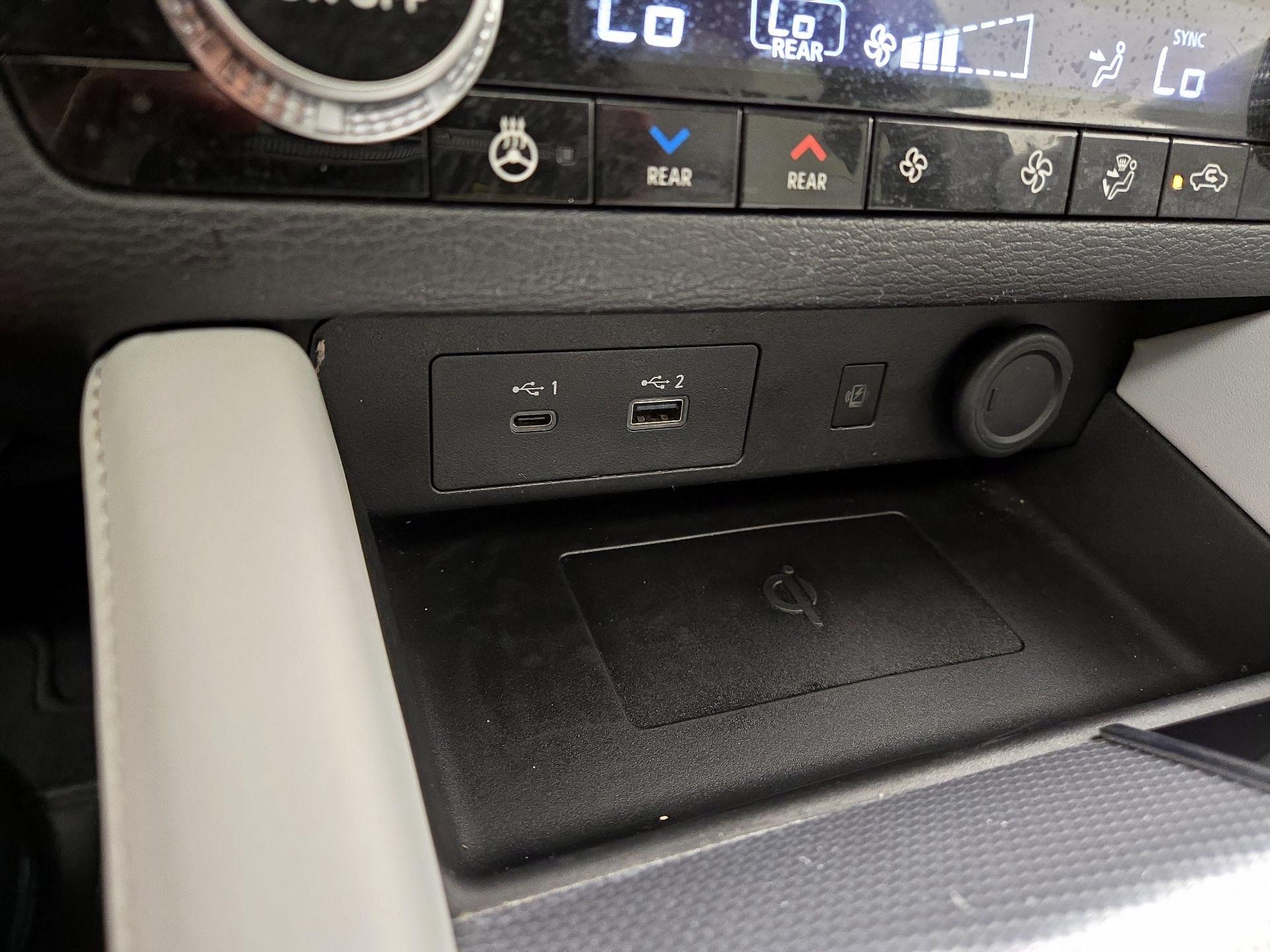 Thumbnail: 2024 Mitsubishi Outlander - 17