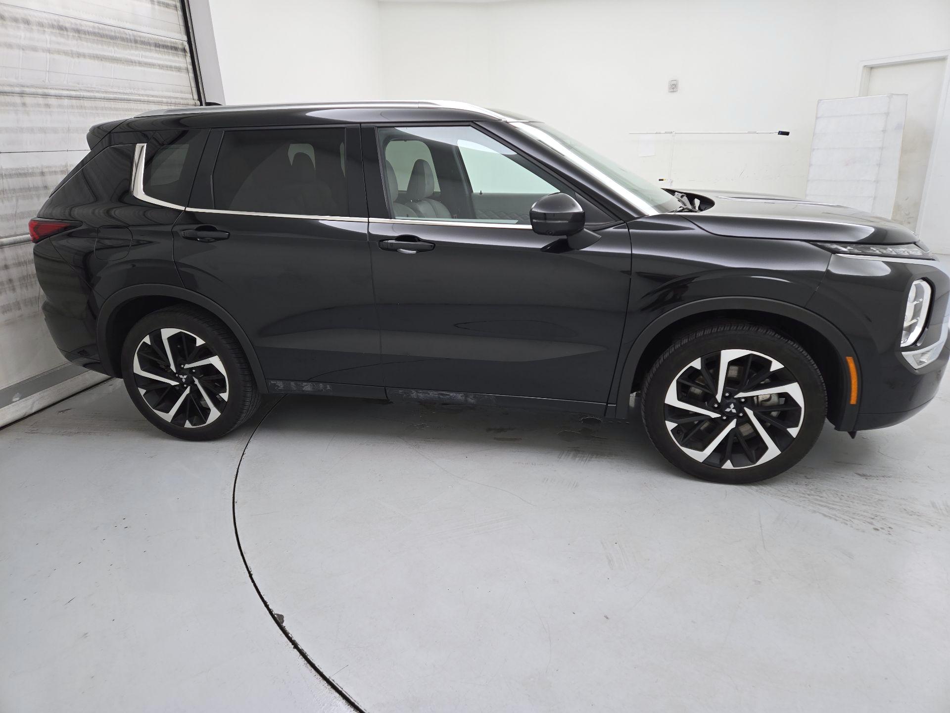 Thumbnail: 2024 Mitsubishi Outlander - 4