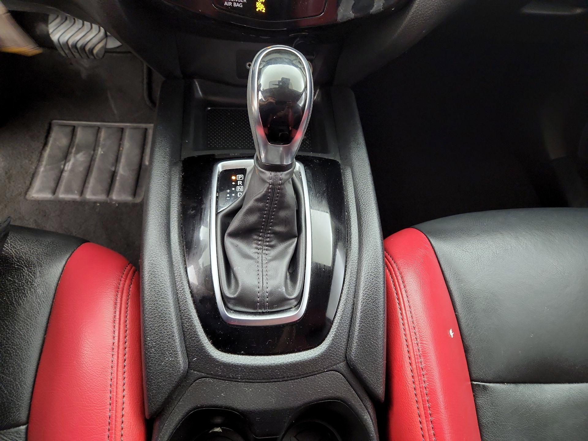 Thumbnail: 2020 Nissan Rogue Sport - 17