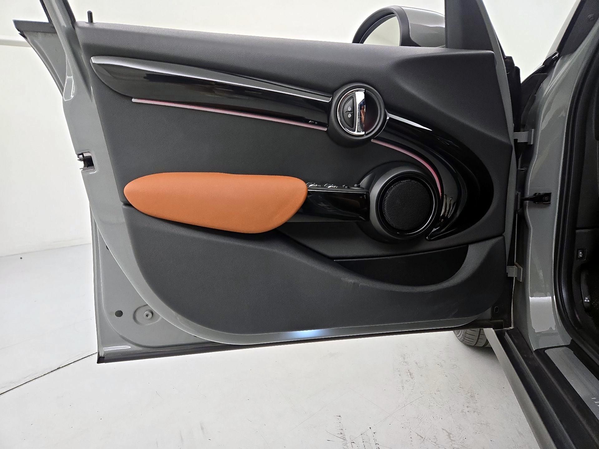 Thumbnail: 2022 MINI Cooper Hardtop - 12