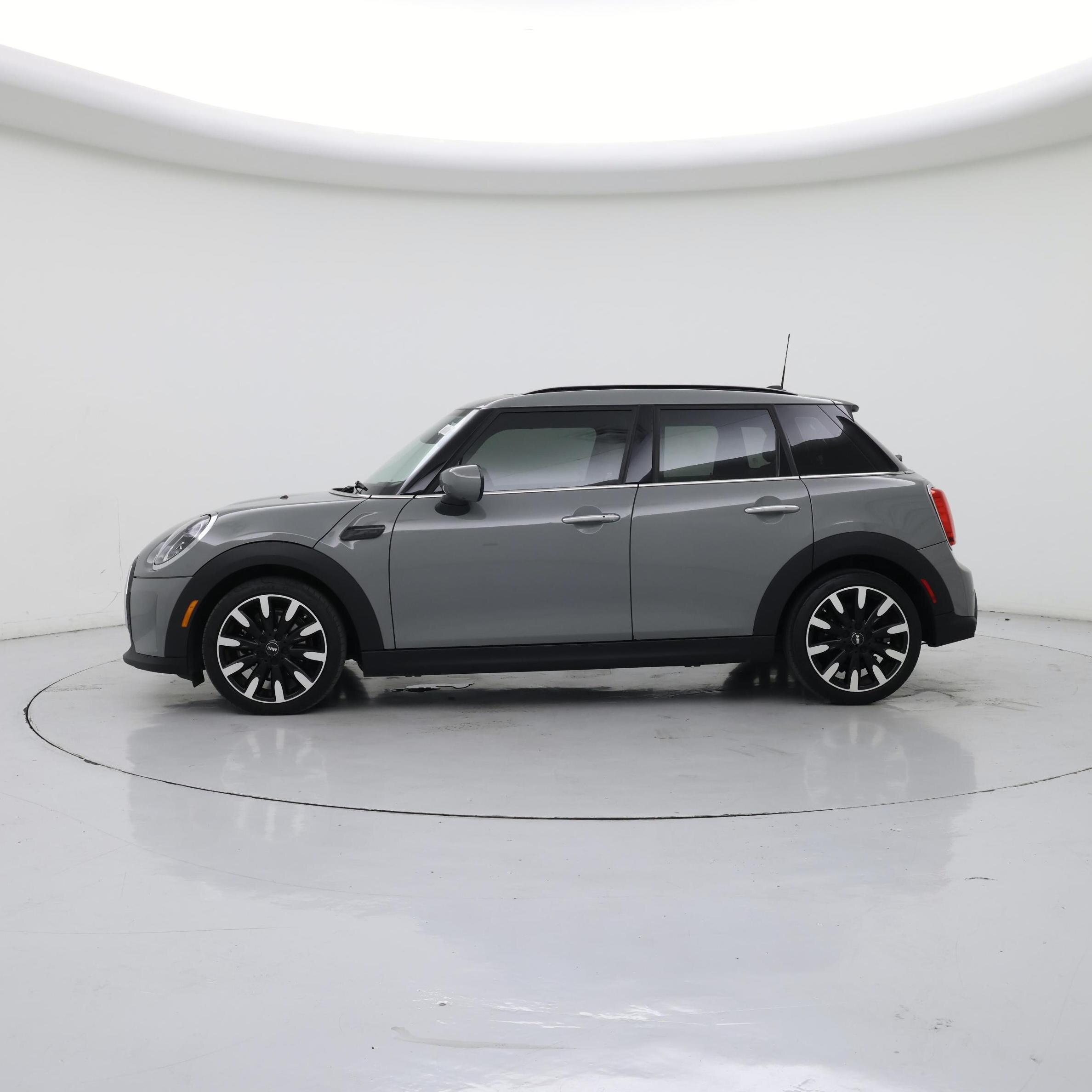 Thumbnail: 2022 MINI Cooper Hardtop - 3