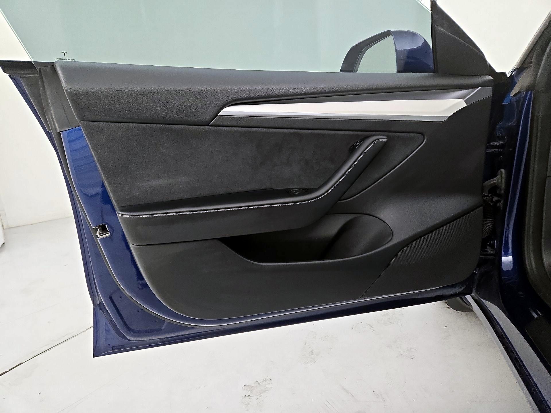 Thumbnail: 2022 Tesla Model 3 - 10