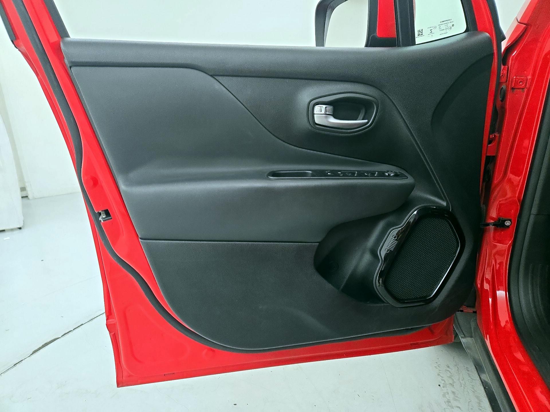 Thumbnail: 2019 Jeep Renegade - 12