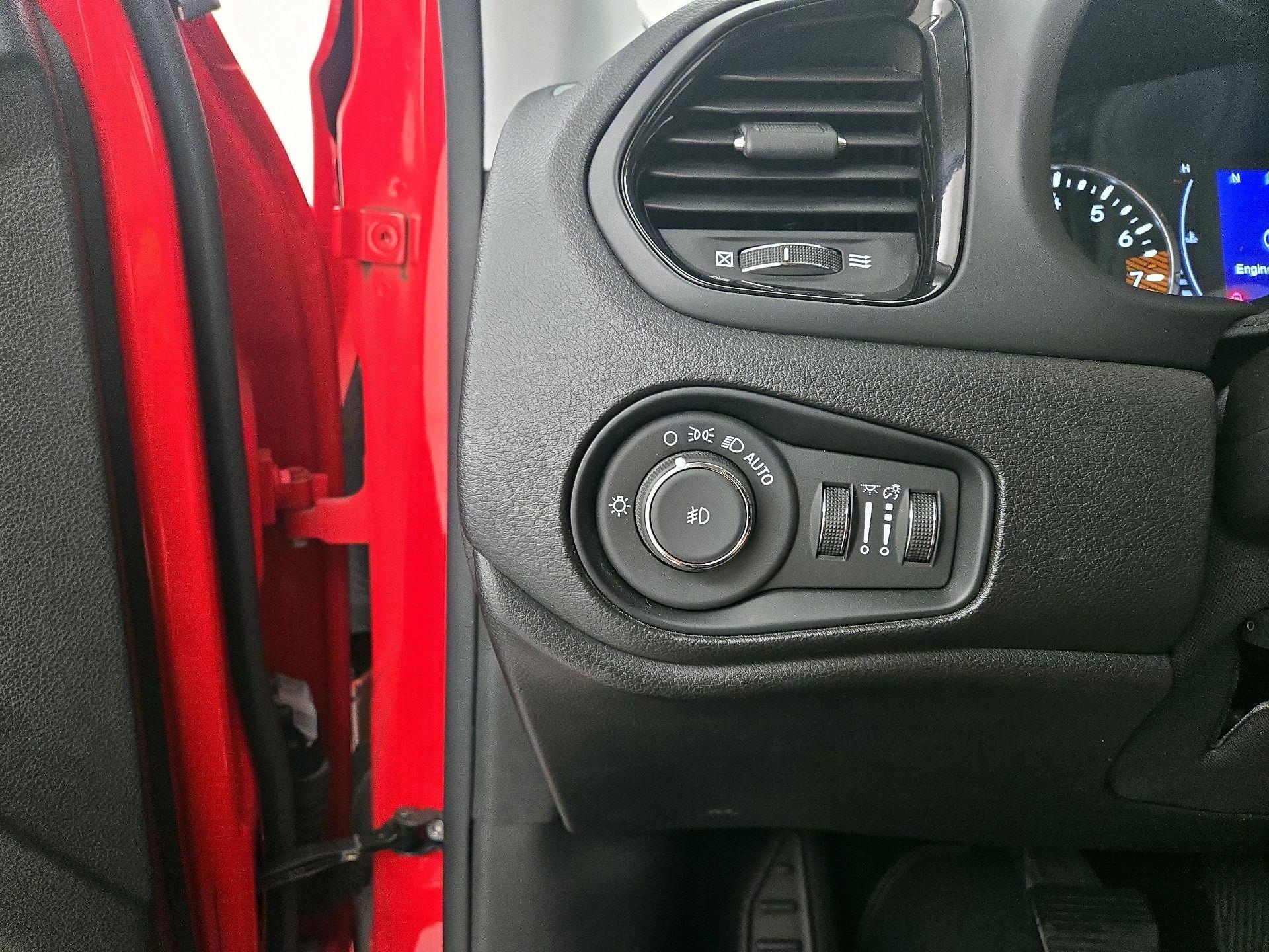 Thumbnail: 2019 Jeep Renegade - 13