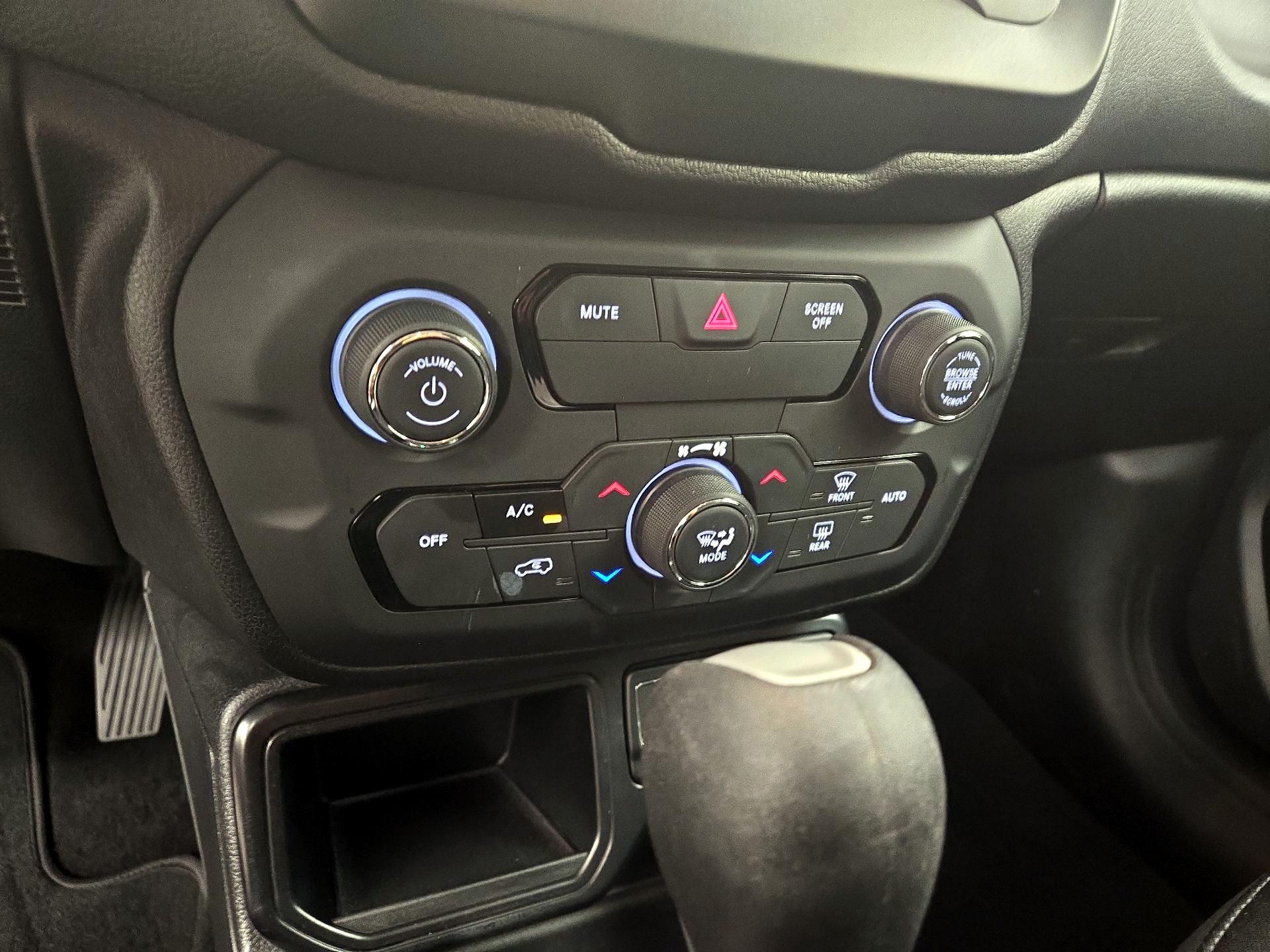 Thumbnail: 2019 Jeep Renegade - 16