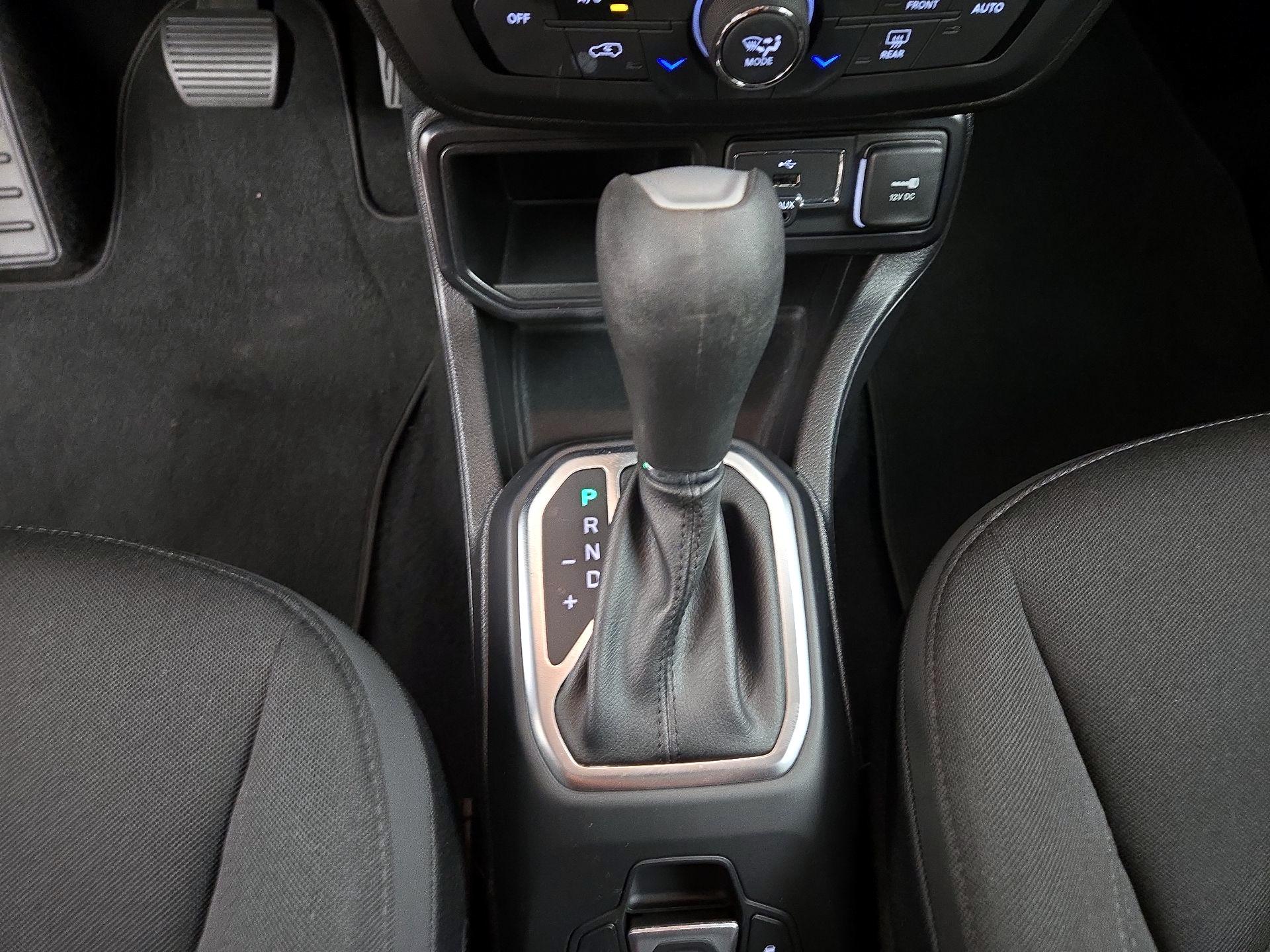 Thumbnail: 2019 Jeep Renegade - 17