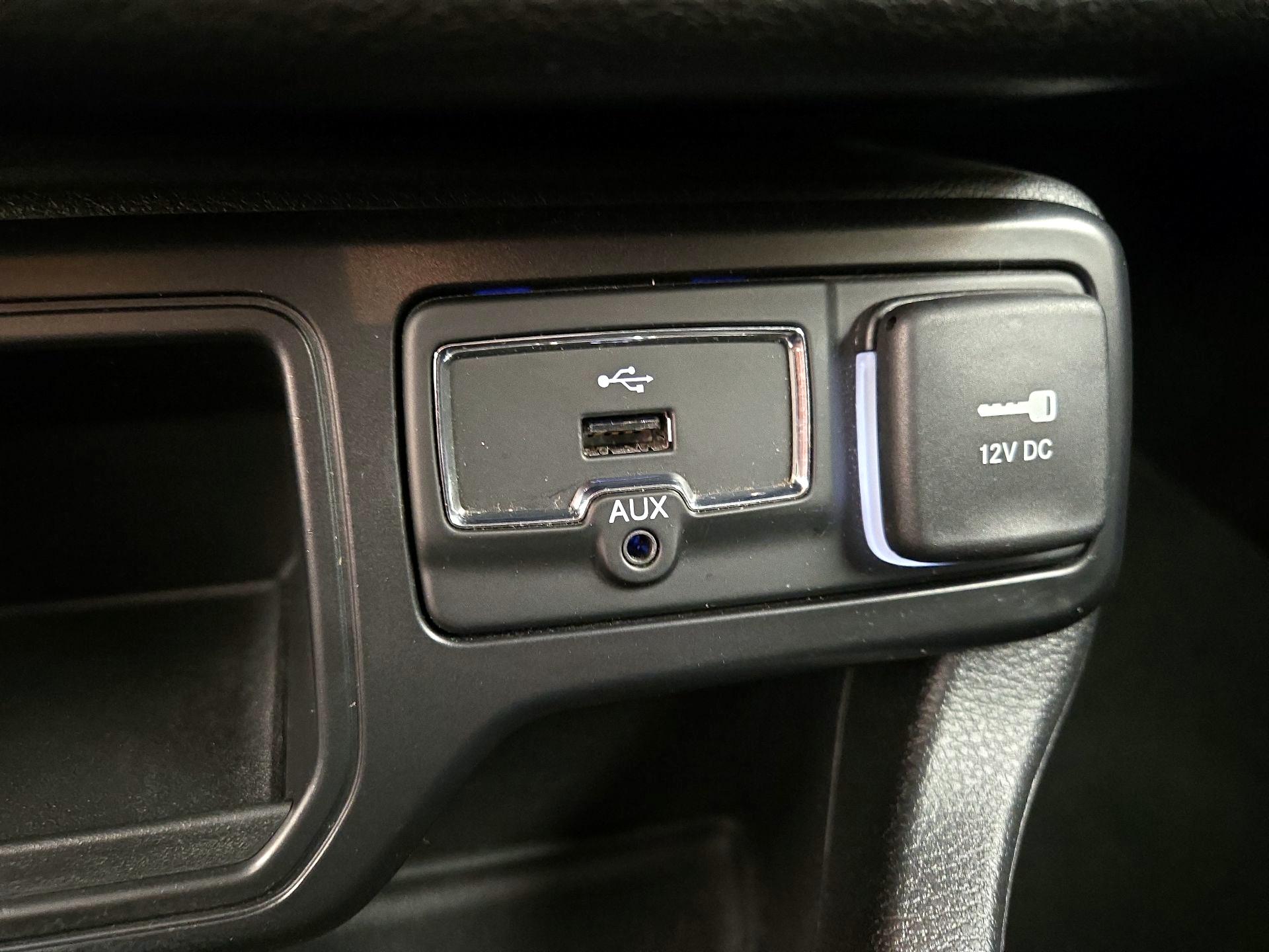 Thumbnail: 2019 Jeep Renegade - 18