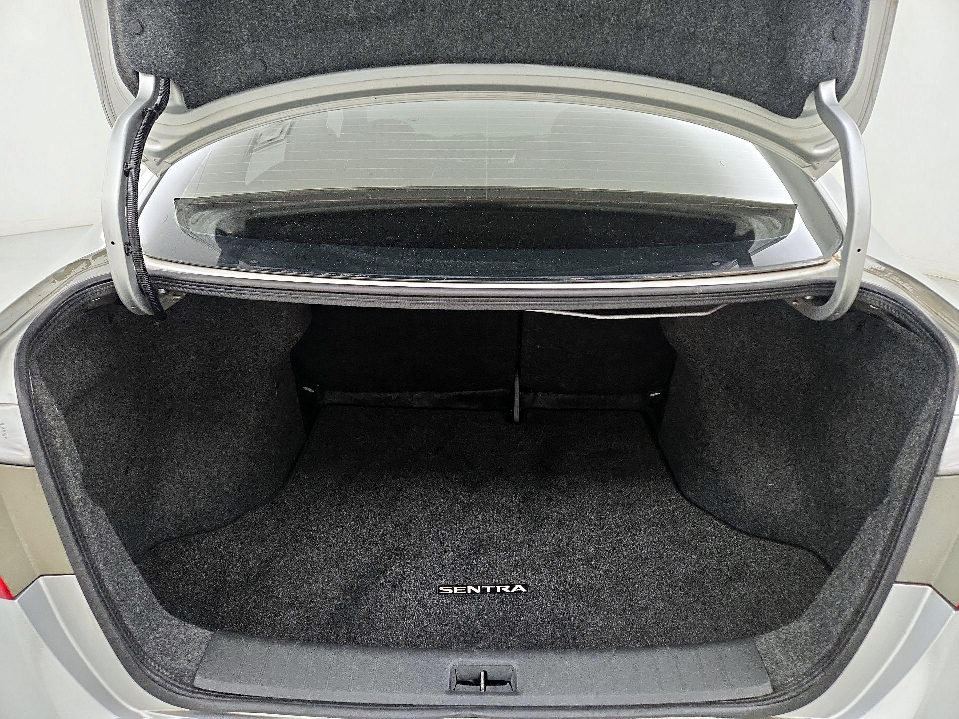 Thumbnail: 2015 Nissan Sentra - 17