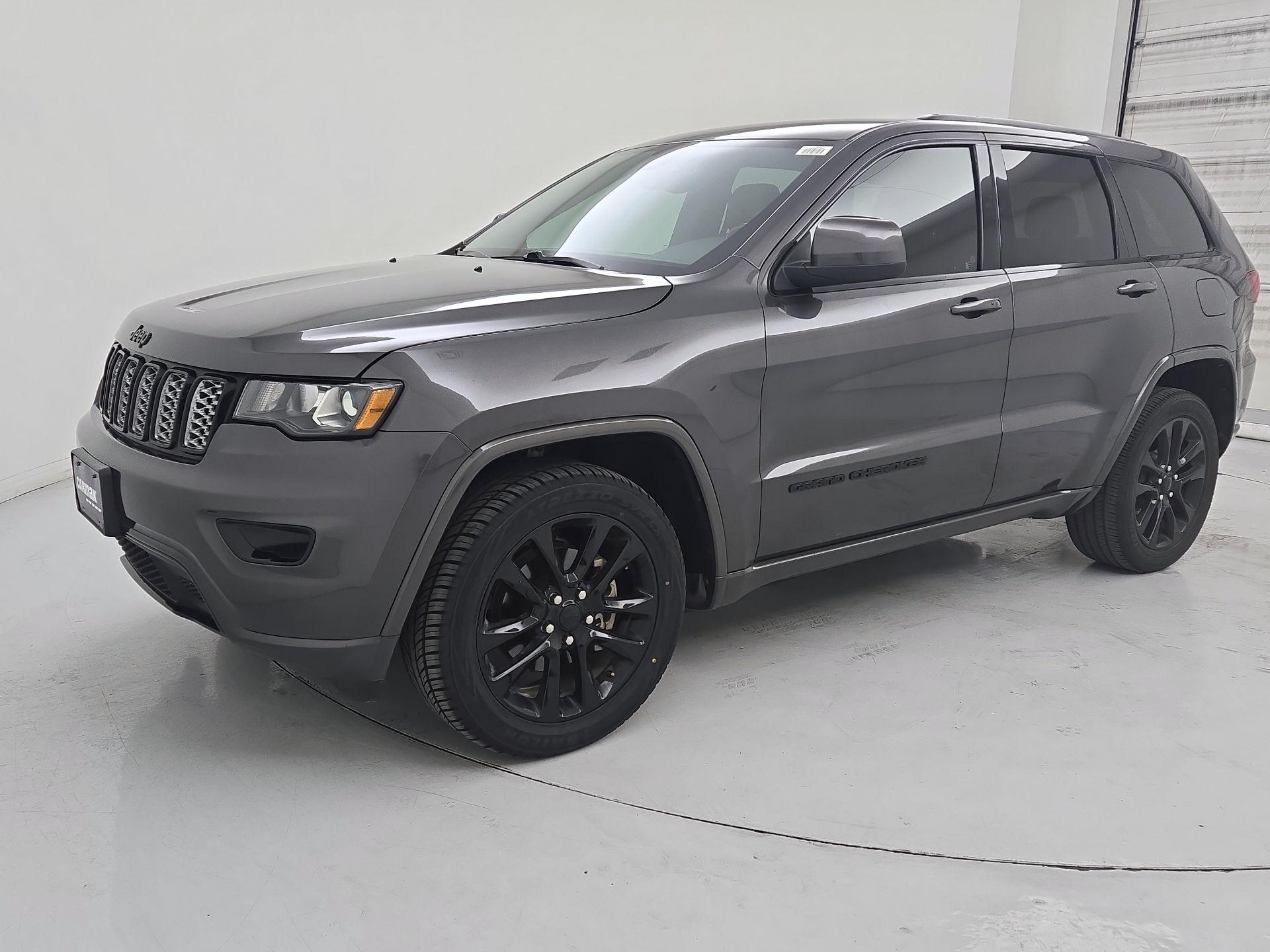Thumbnail: 2020 Jeep Grand Cherokee - 3