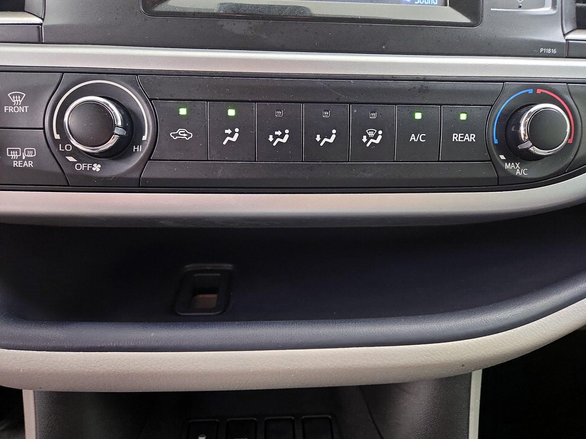 Thumbnail: 2019 Toyota Highlander - 14