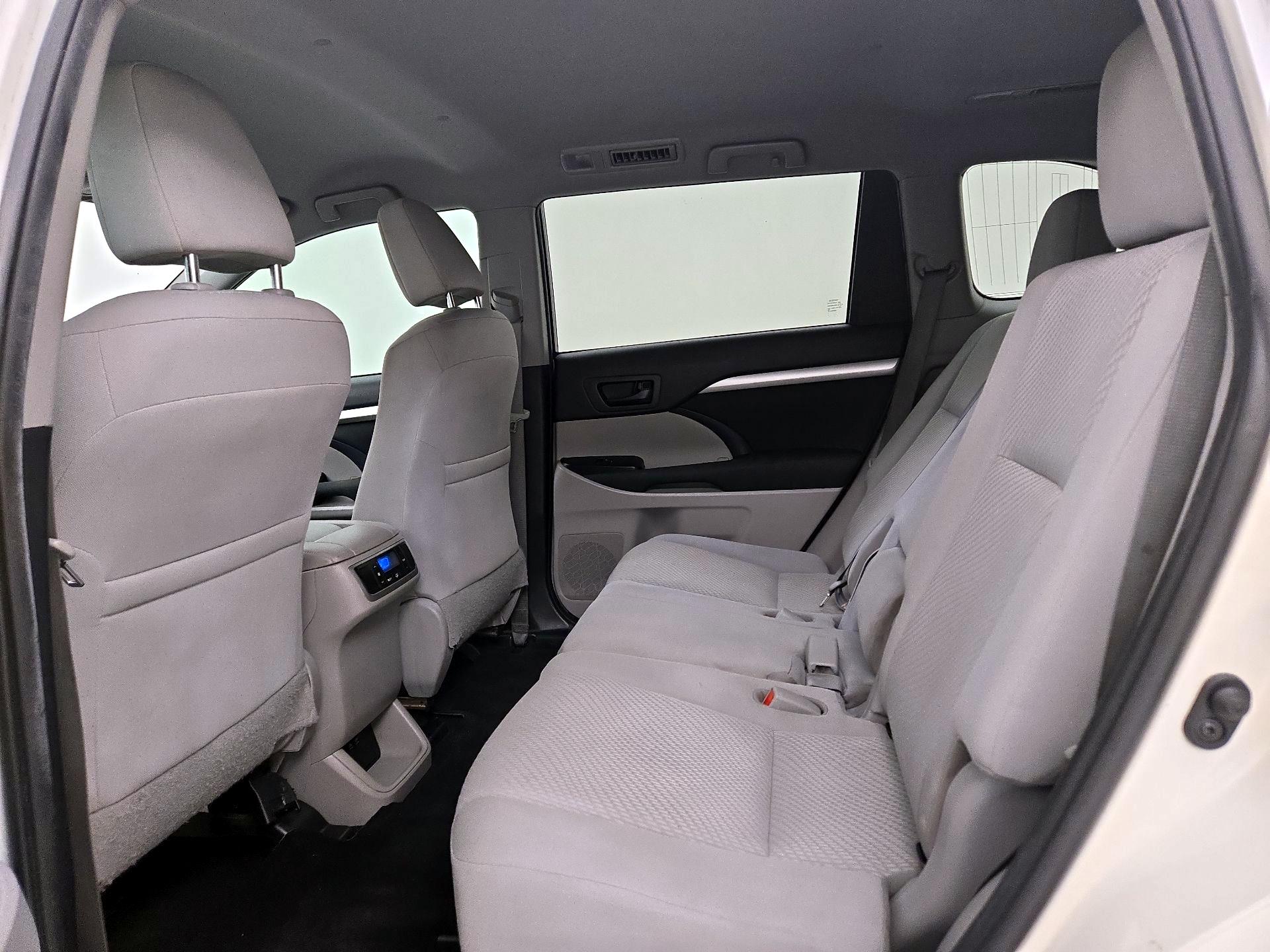 Thumbnail: 2019 Toyota Highlander - 17