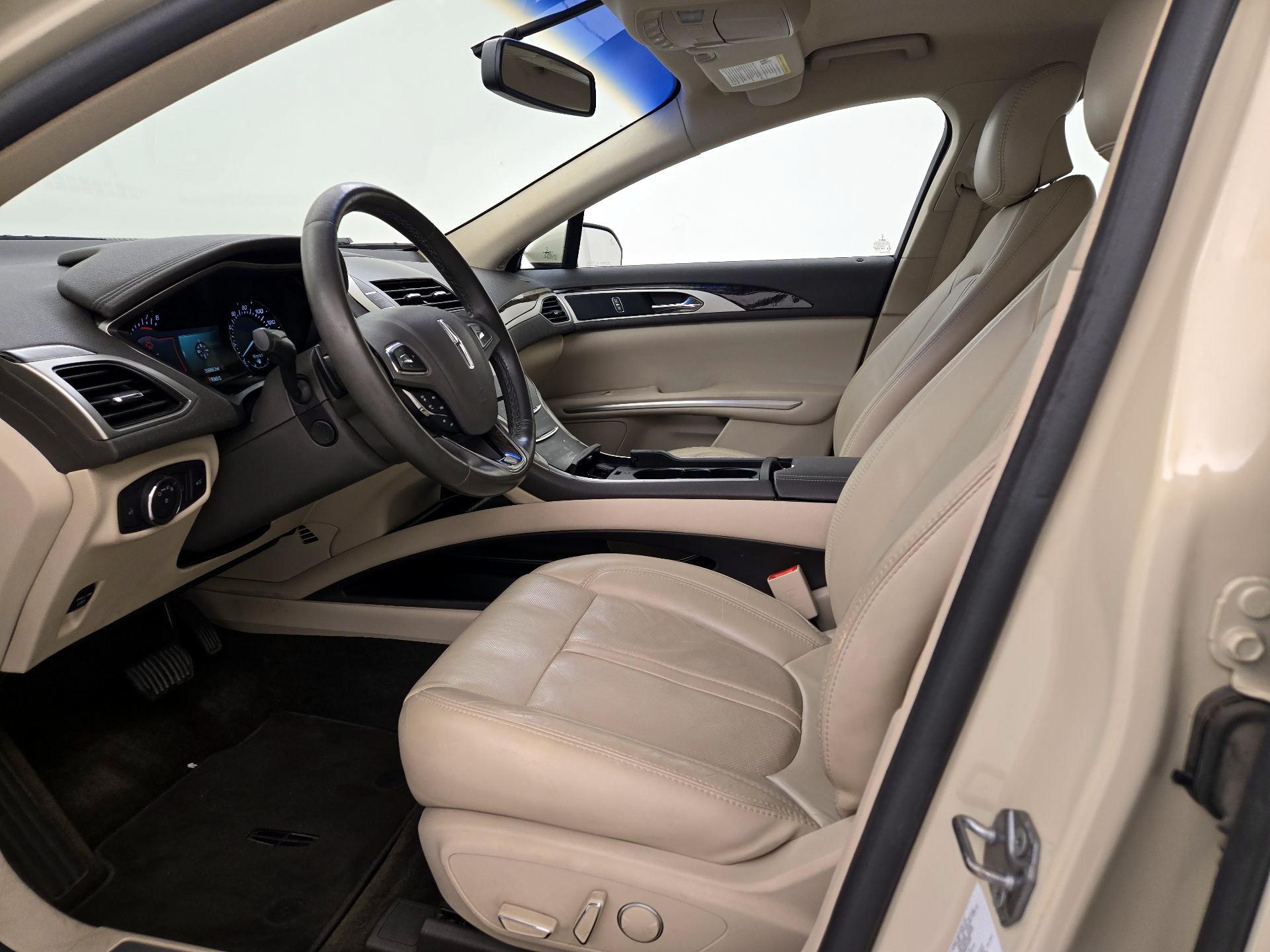 Thumbnail: 2016 Lincoln MKZ - 9