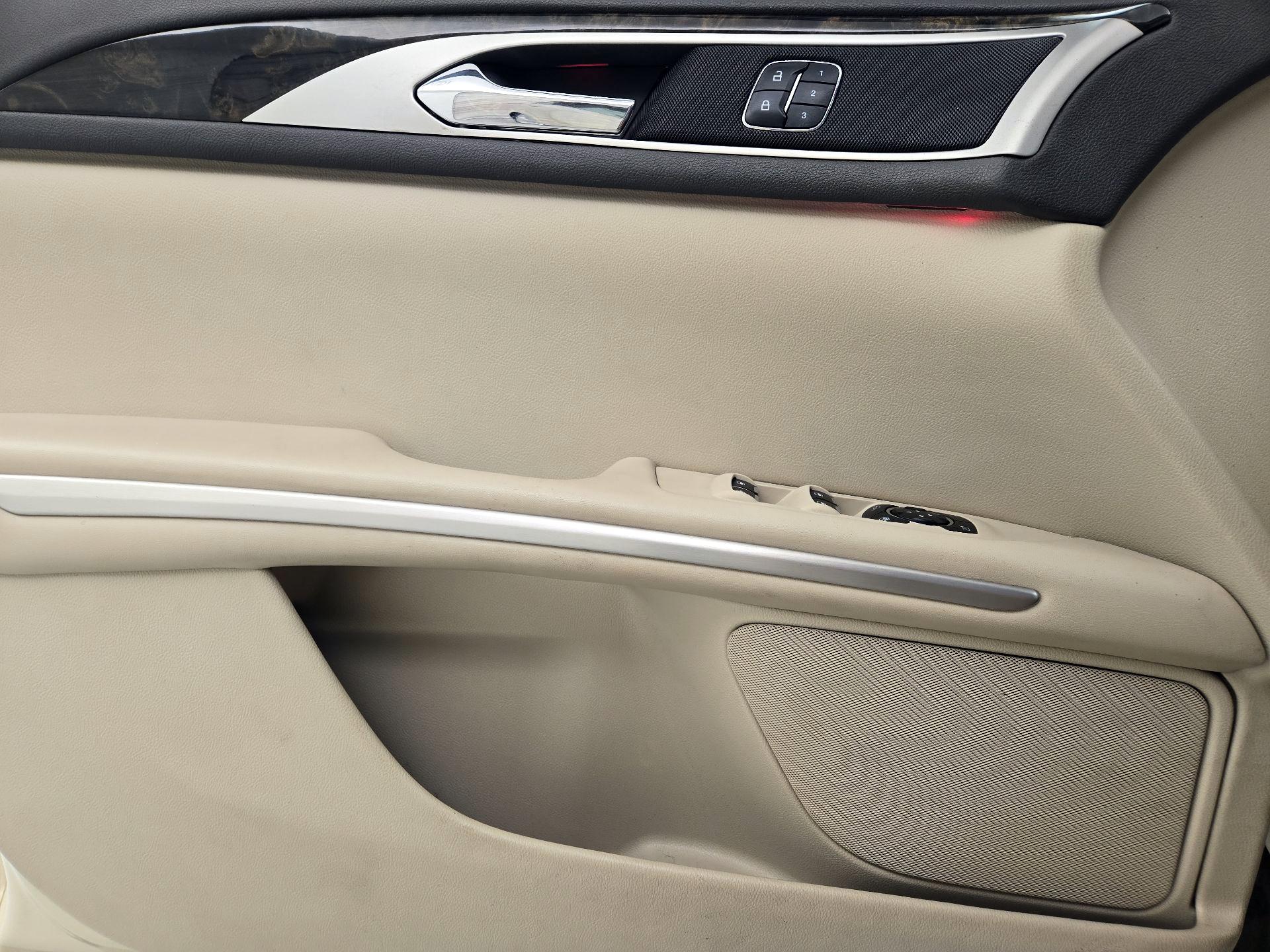Thumbnail: 2016 Lincoln MKZ - 10