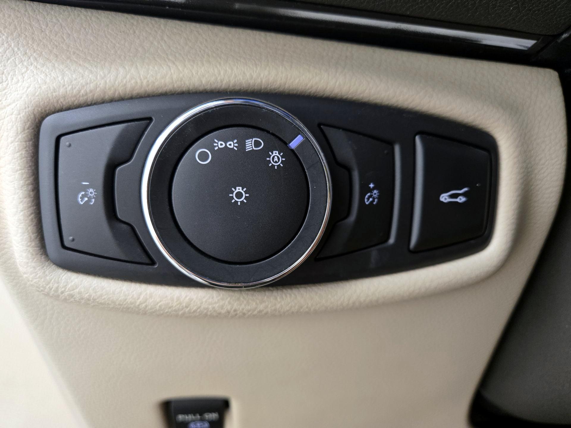 Thumbnail: 2016 Lincoln MKZ - 11