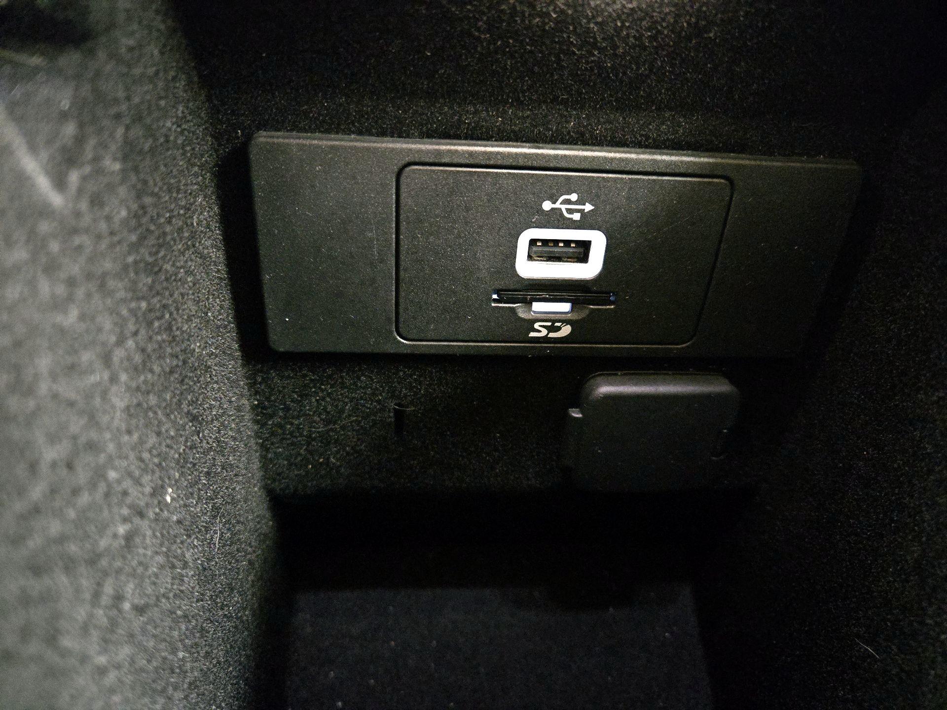 Thumbnail: 2016 Lincoln MKZ - 17