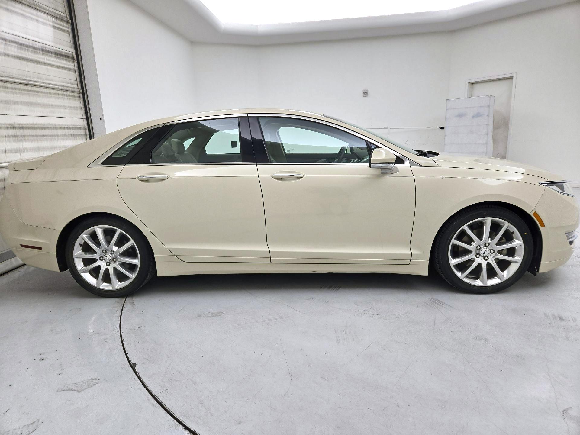 Thumbnail: 2016 Lincoln MKZ - 4