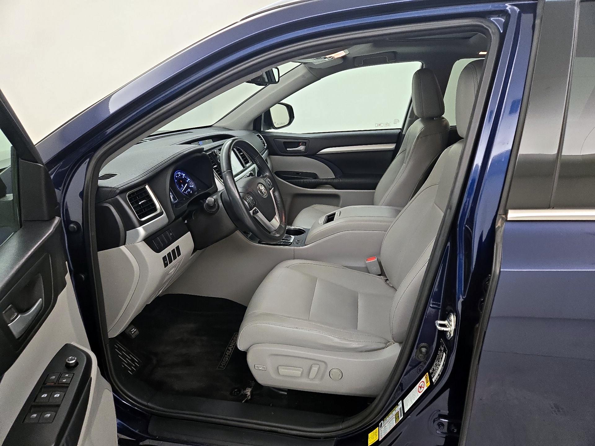 Thumbnail: 2015 Toyota Highlander - 9