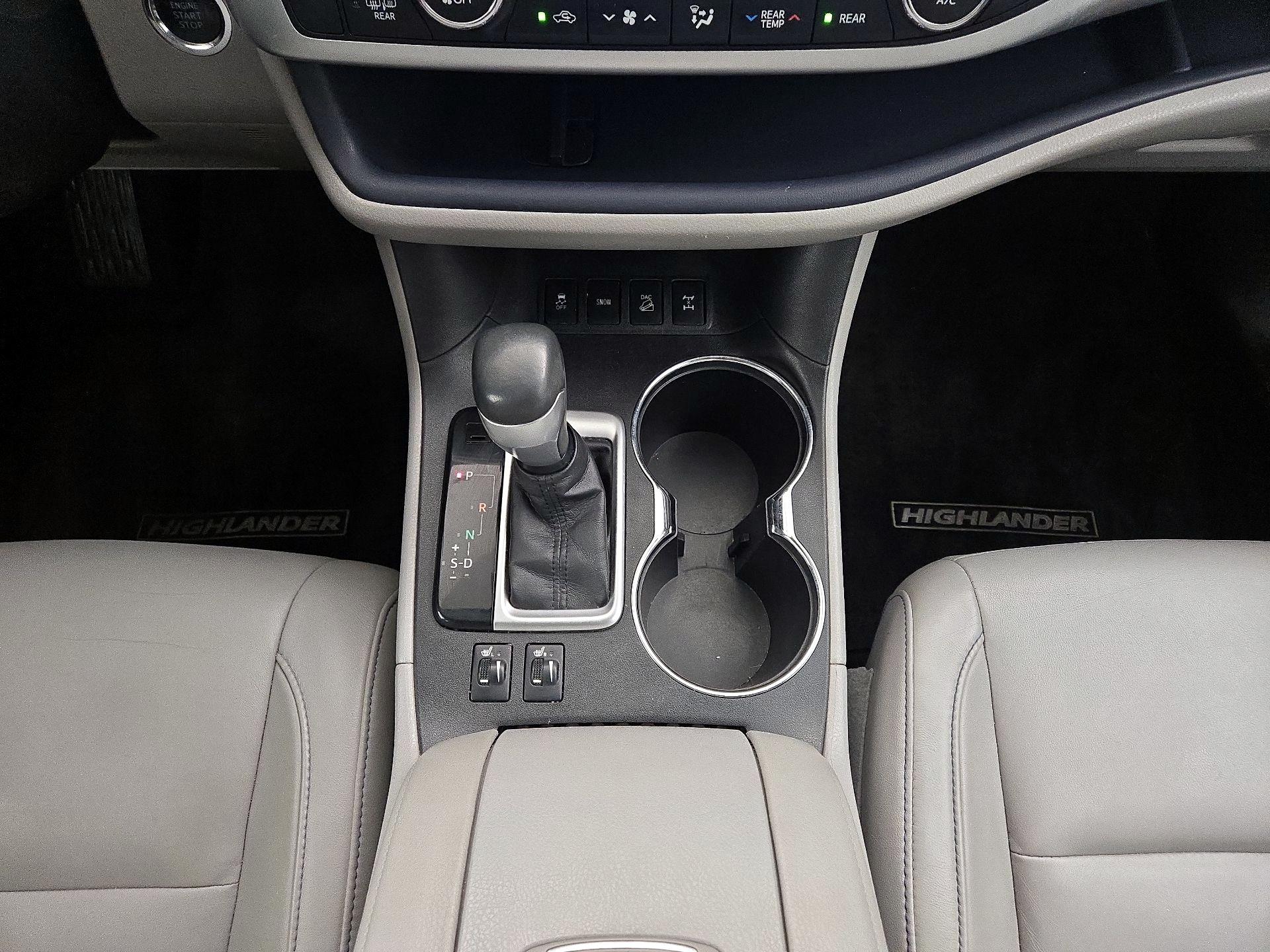 Thumbnail: 2015 Toyota Highlander - 16