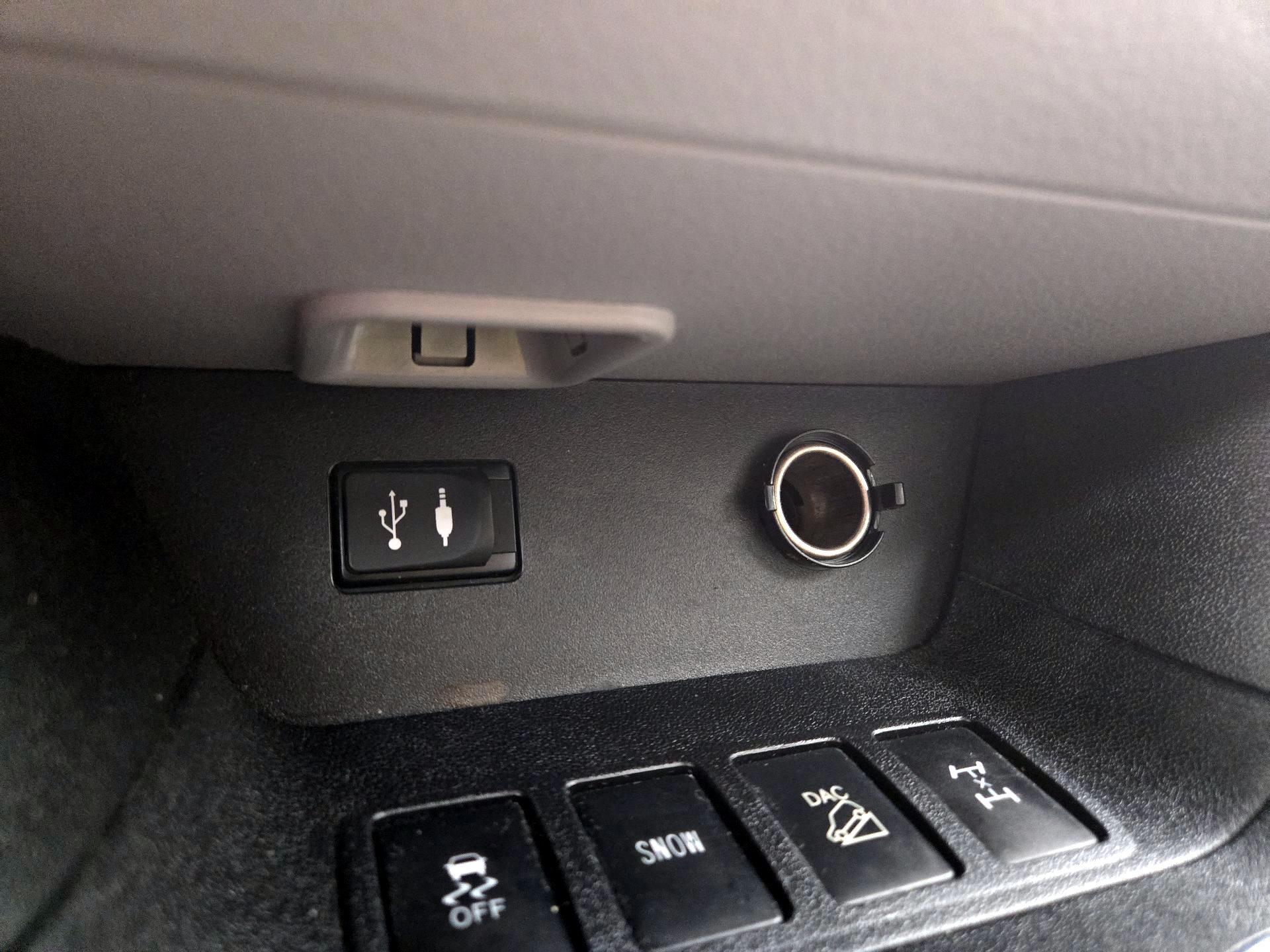 Thumbnail: 2015 Toyota Highlander - 17
