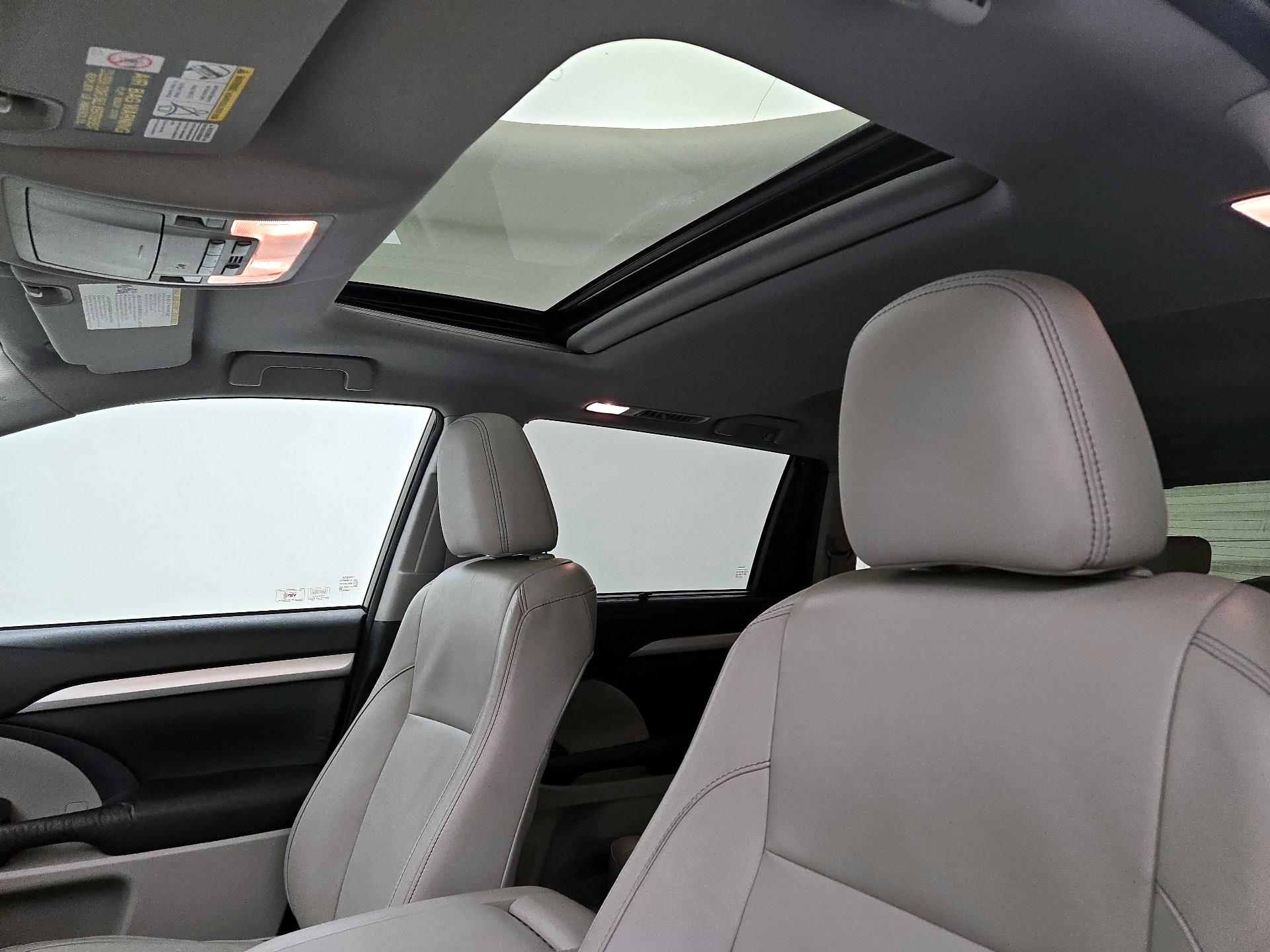 Thumbnail: 2015 Toyota Highlander - 18