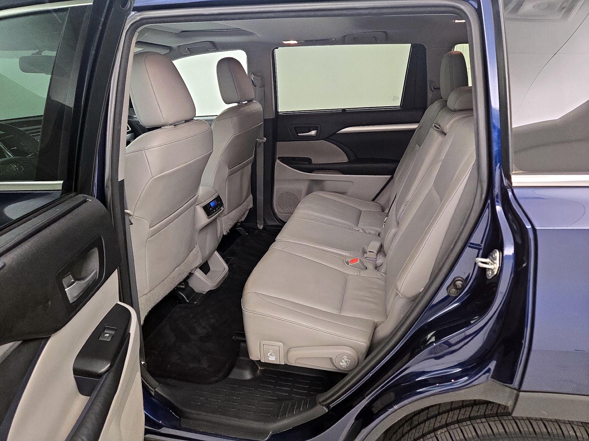 Thumbnail: 2015 Toyota Highlander - 19