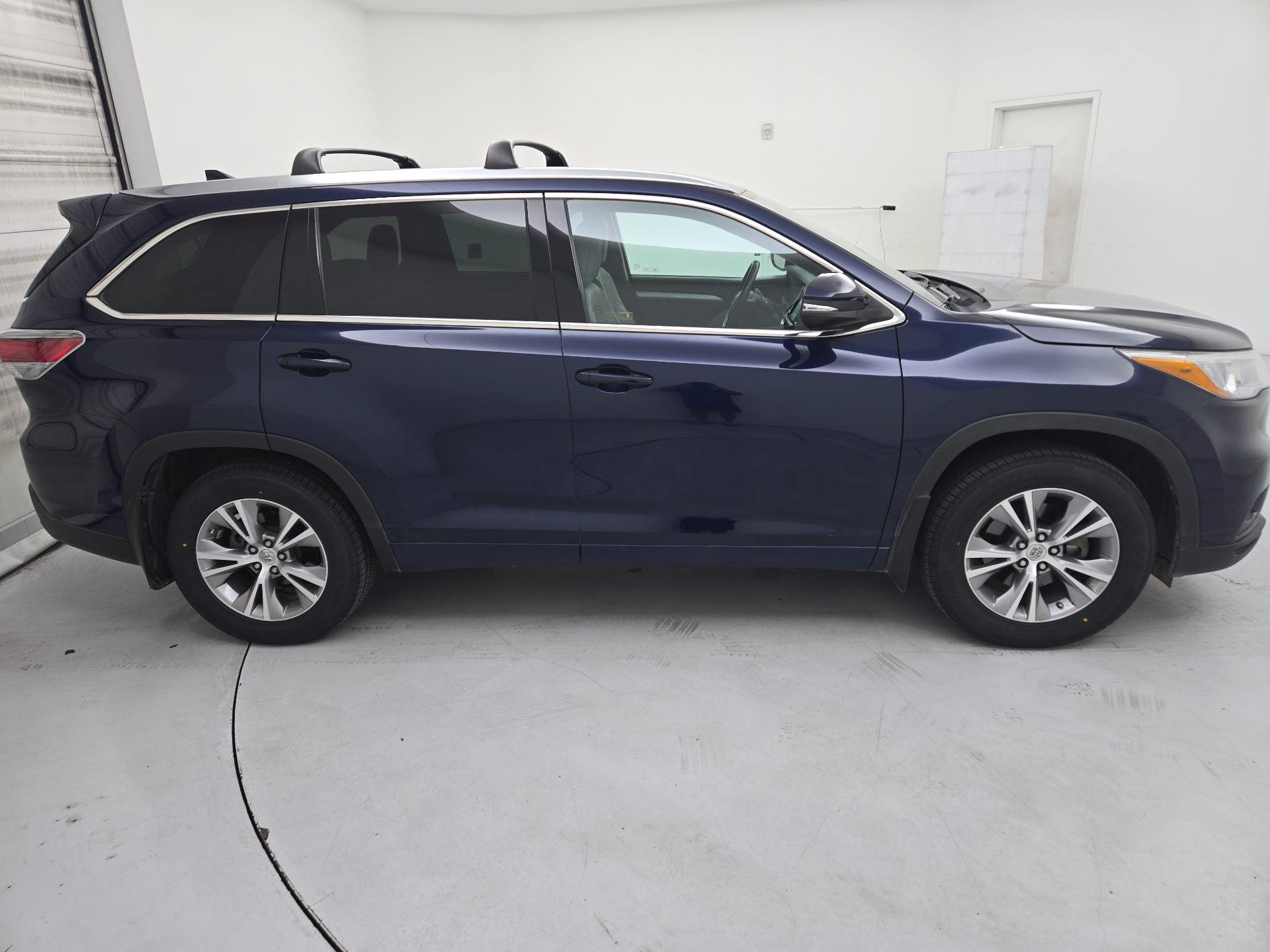 Thumbnail: 2015 Toyota Highlander - 4