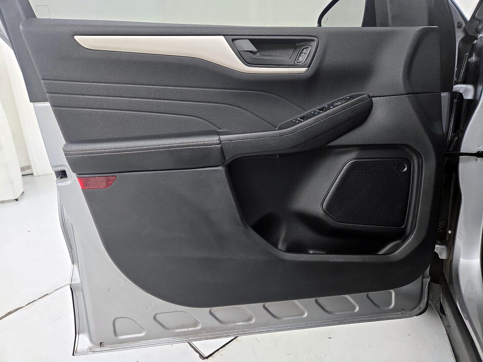 Thumbnail: 2022 Ford Escape - 12