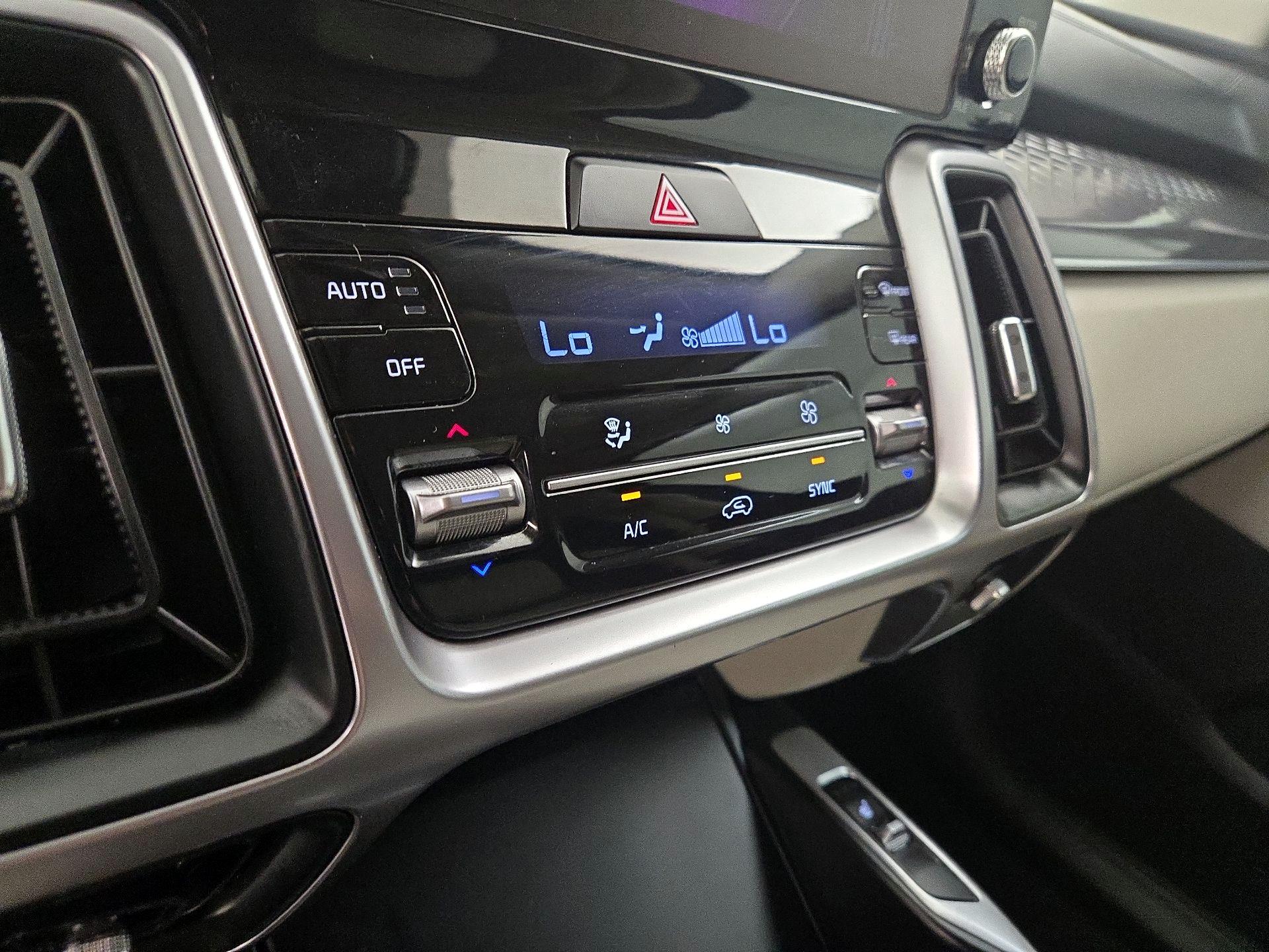 Thumbnail: 2023 Kia Sorento - 15
