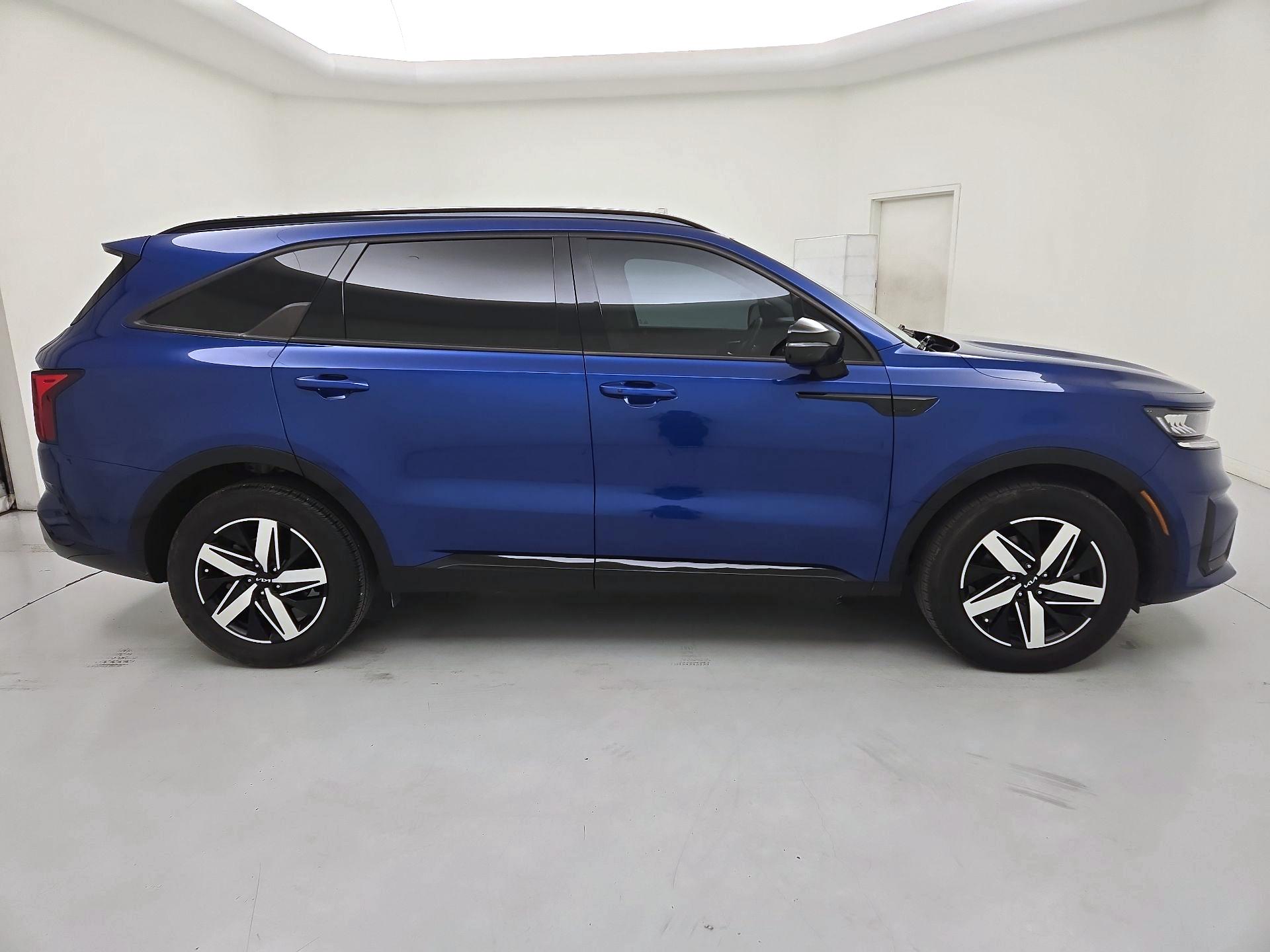 Thumbnail: 2023 Kia Sorento - 4