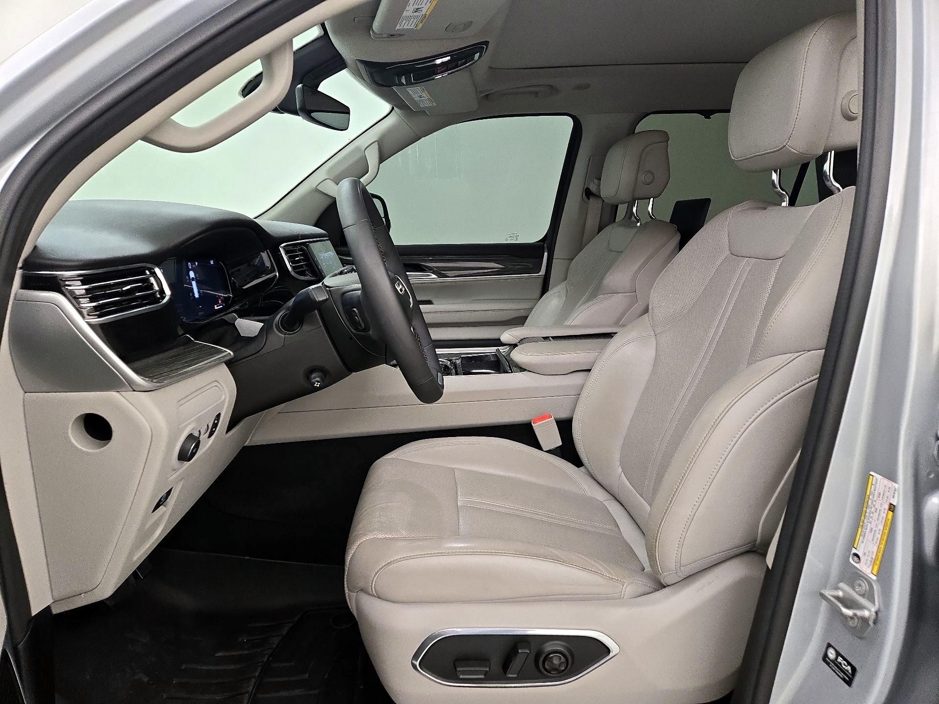 Thumbnail: 2022 Jeep Wagoneer - 11