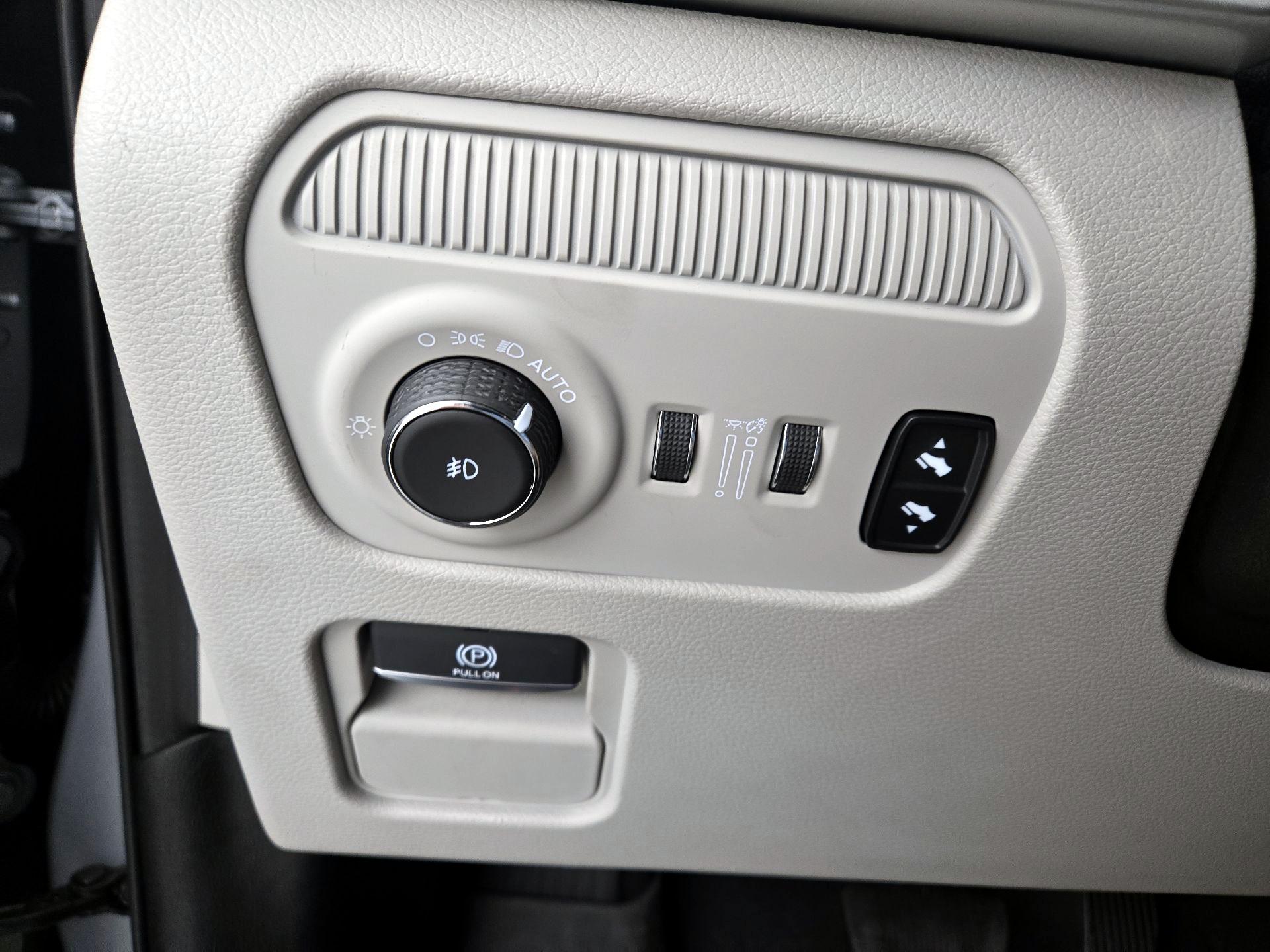 Thumbnail: 2022 Jeep Wagoneer - 13