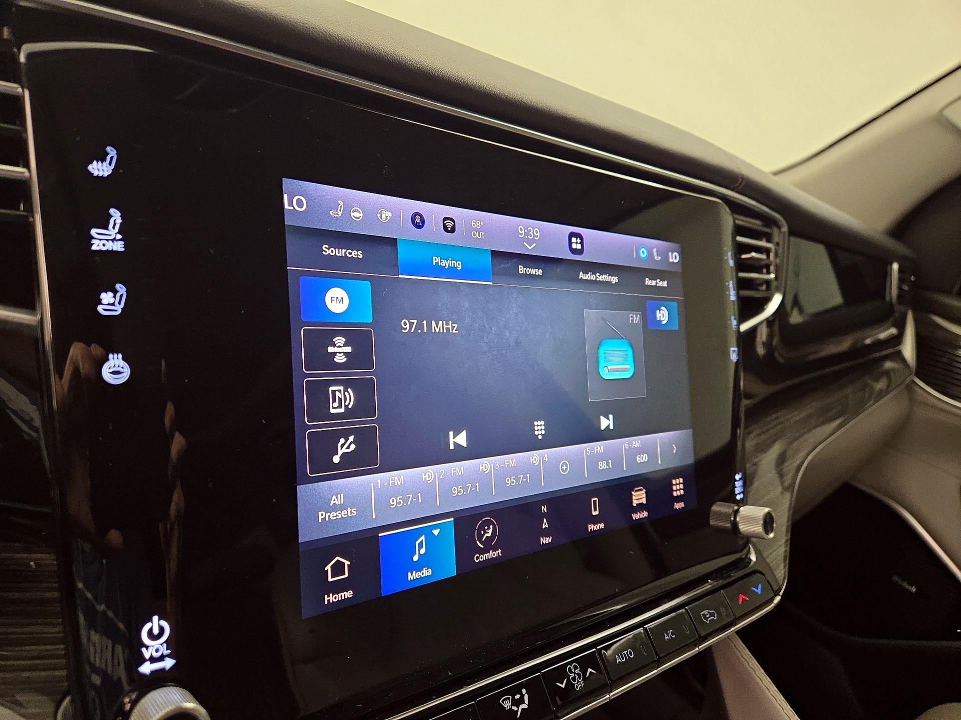 Thumbnail: 2022 Jeep Wagoneer - 16