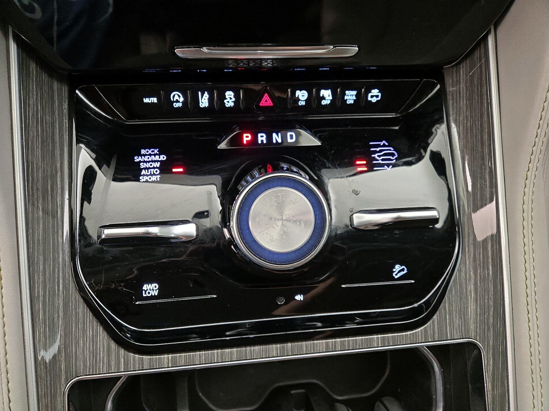 Thumbnail: 2022 Jeep Wagoneer - 18