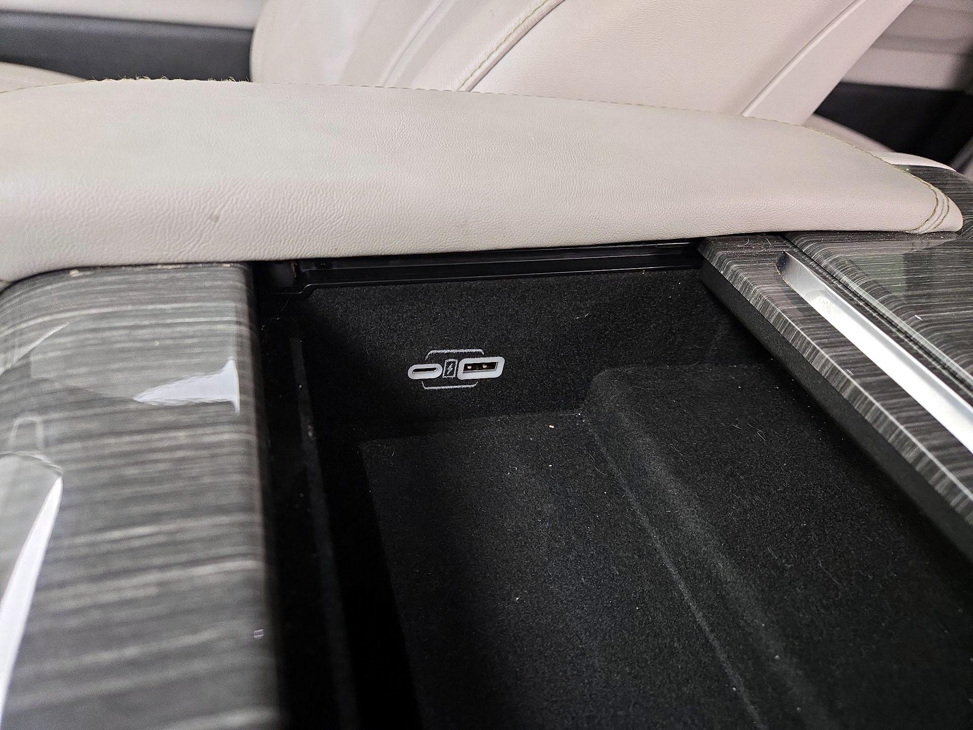 Thumbnail: 2022 Jeep Wagoneer - 19