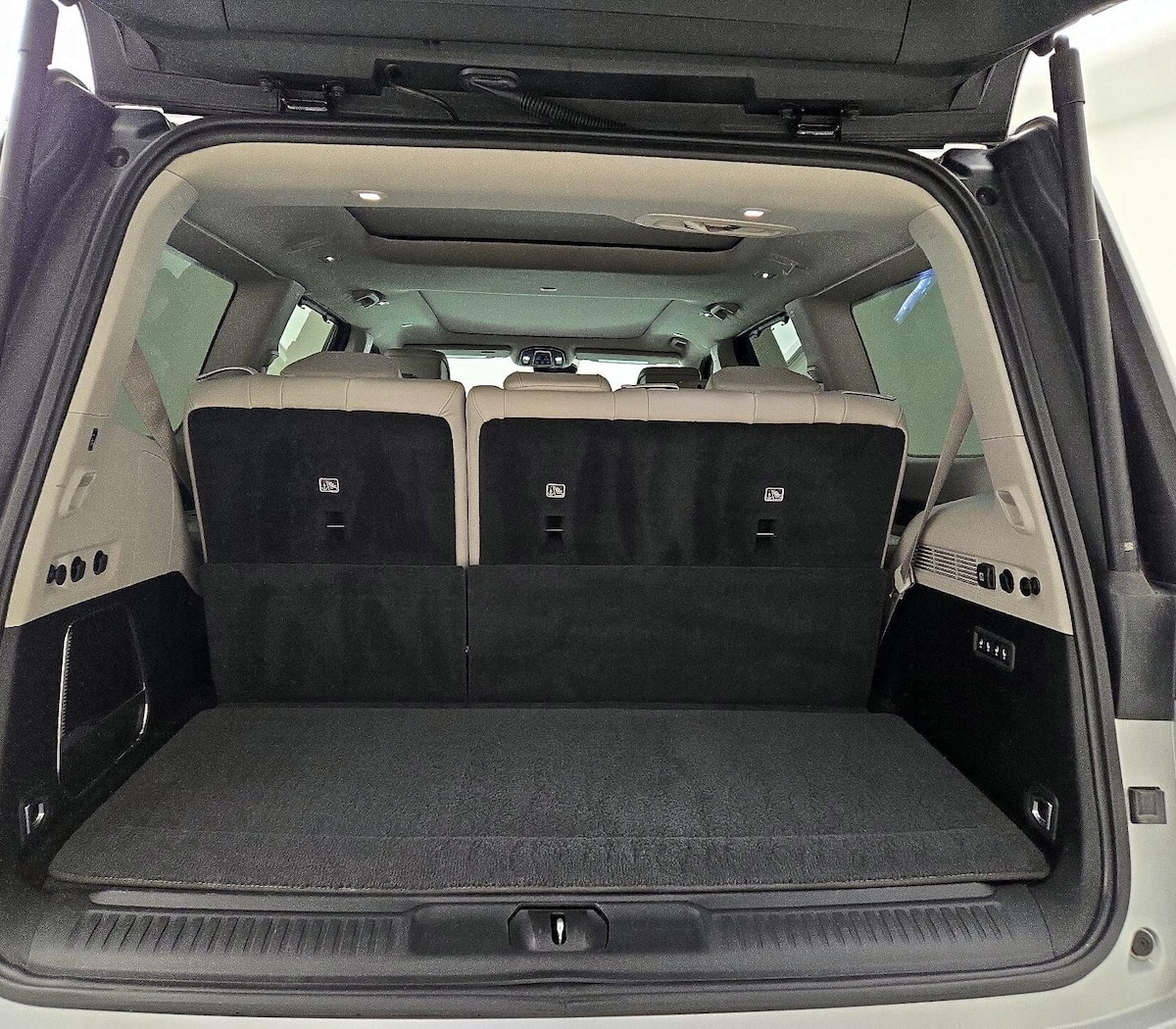 Trunk/Cargo (Seats Up)