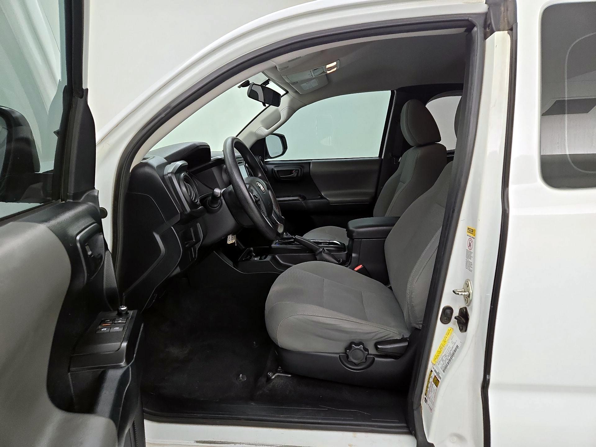 Thumbnail: 2016 Toyota Tacoma - 9