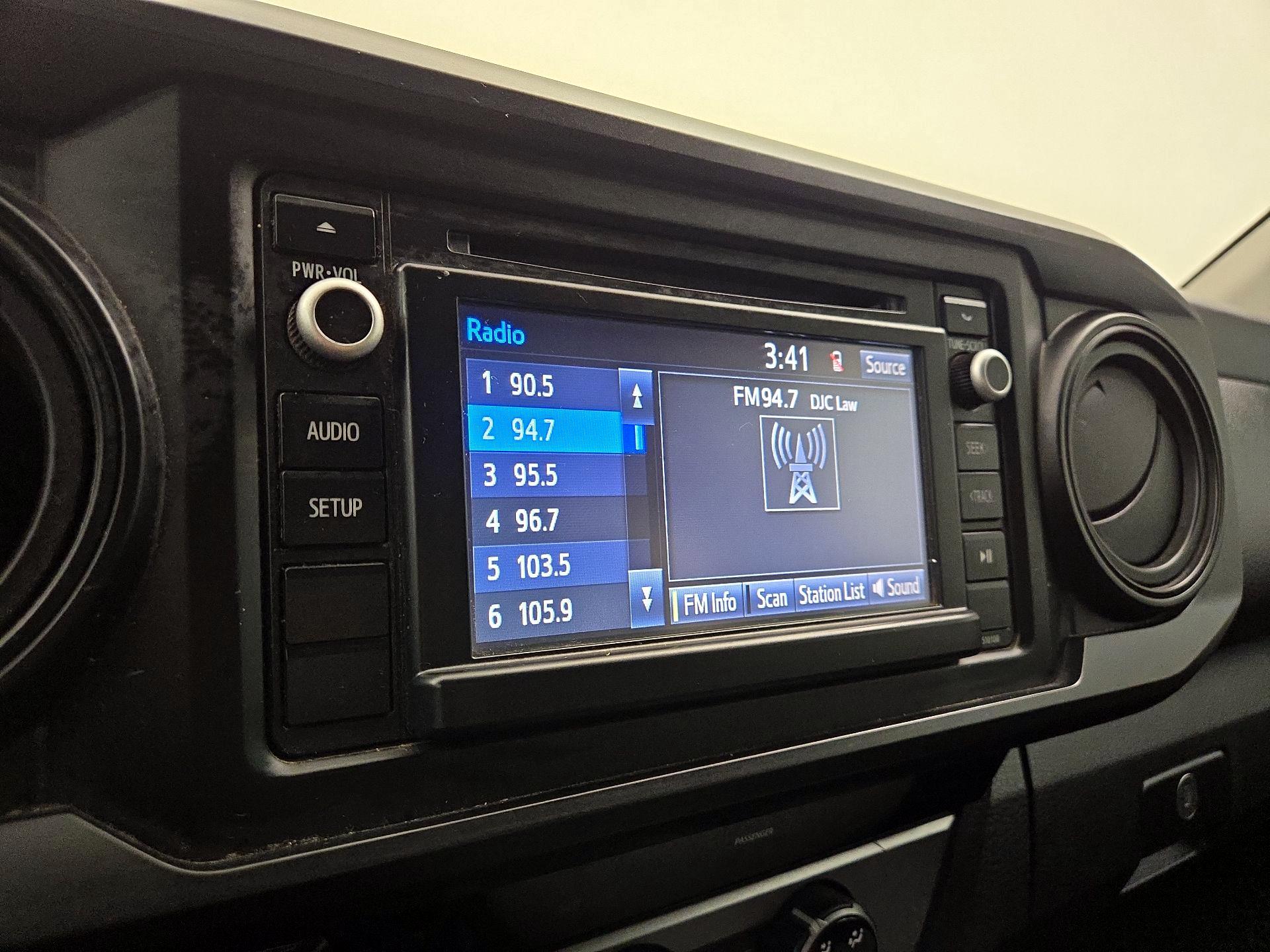 Thumbnail: 2016 Toyota Tacoma - 12