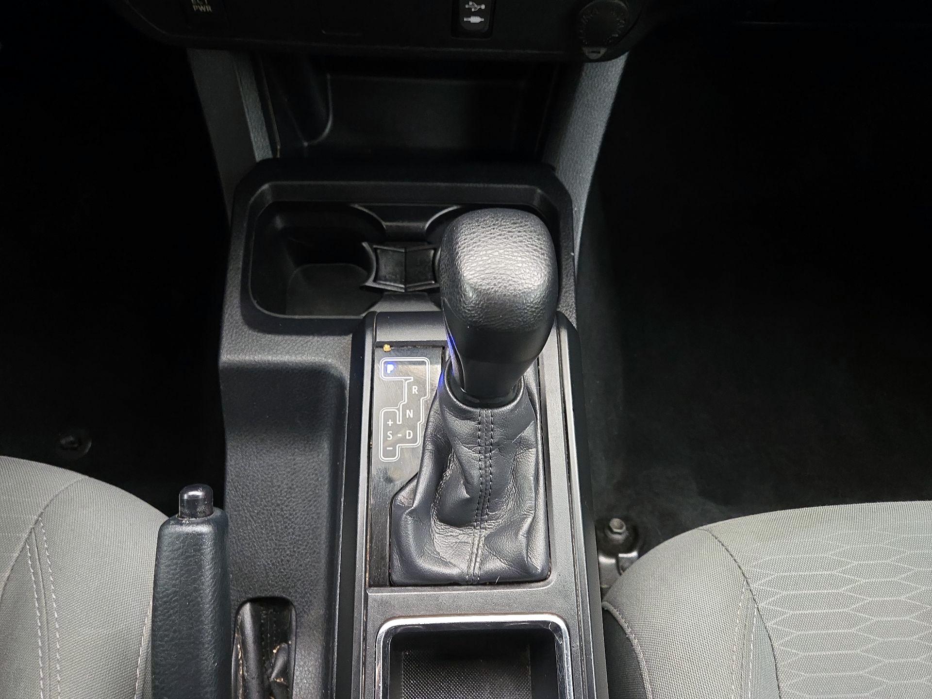 Thumbnail: 2016 Toyota Tacoma - 14