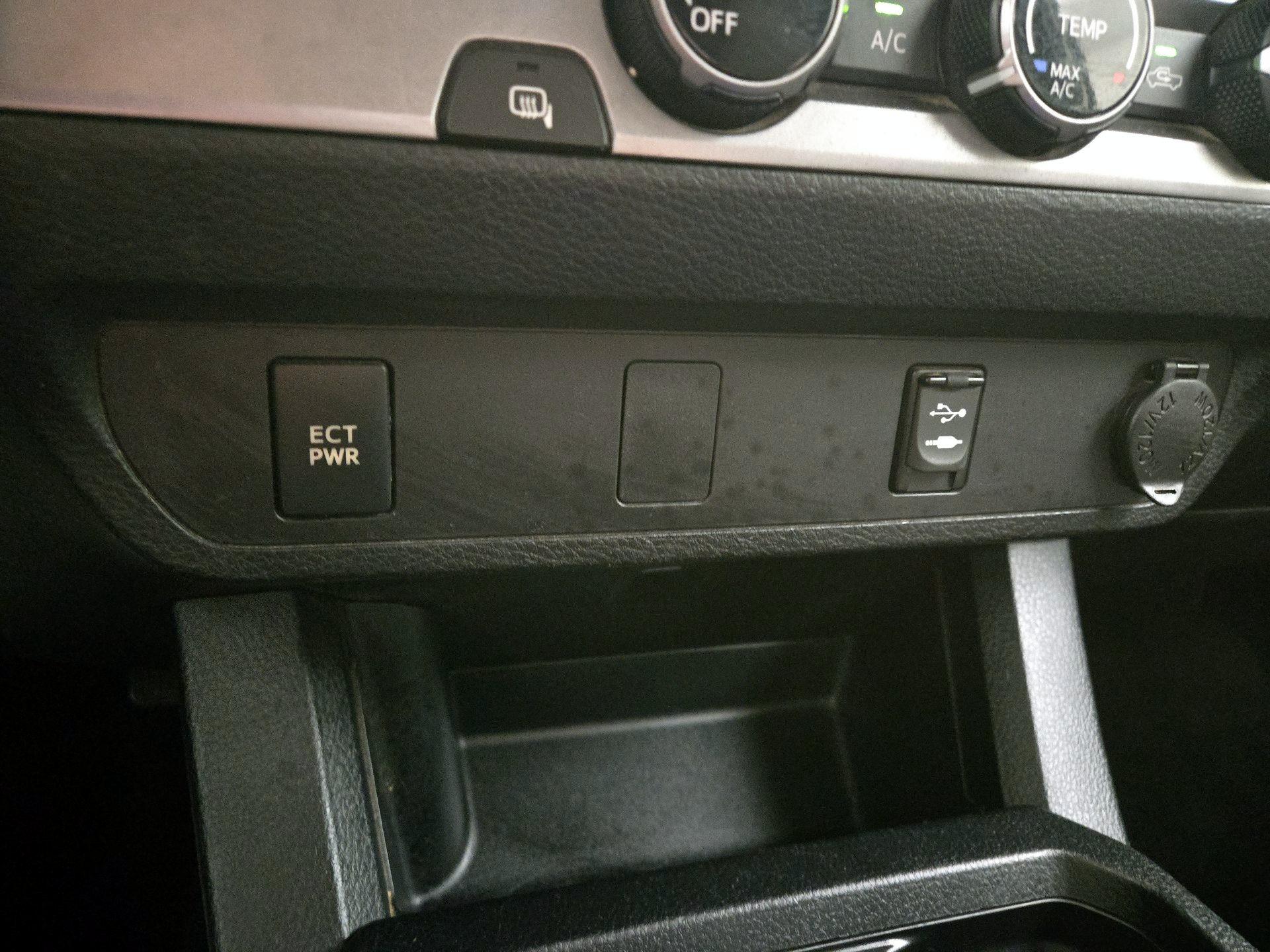 Thumbnail: 2016 Toyota Tacoma - 15