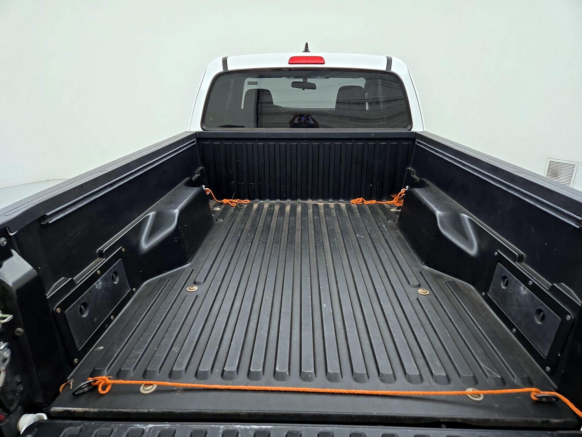 Thumbnail: 2016 Toyota Tacoma - 16