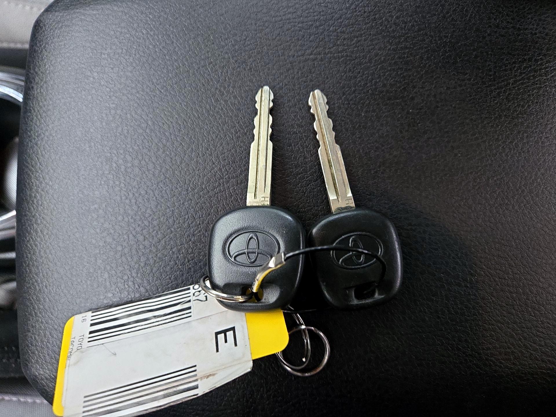 Thumbnail: 2016 Toyota Tacoma - 18