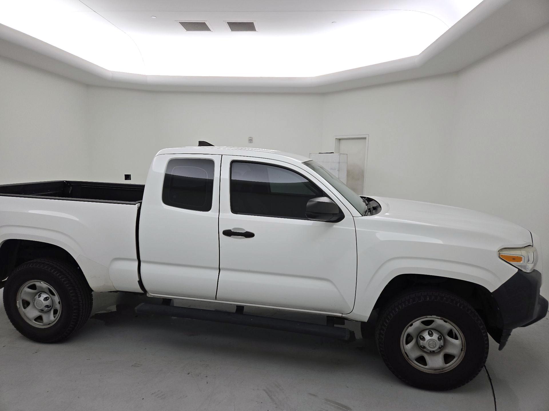 Thumbnail: 2016 Toyota Tacoma - 4