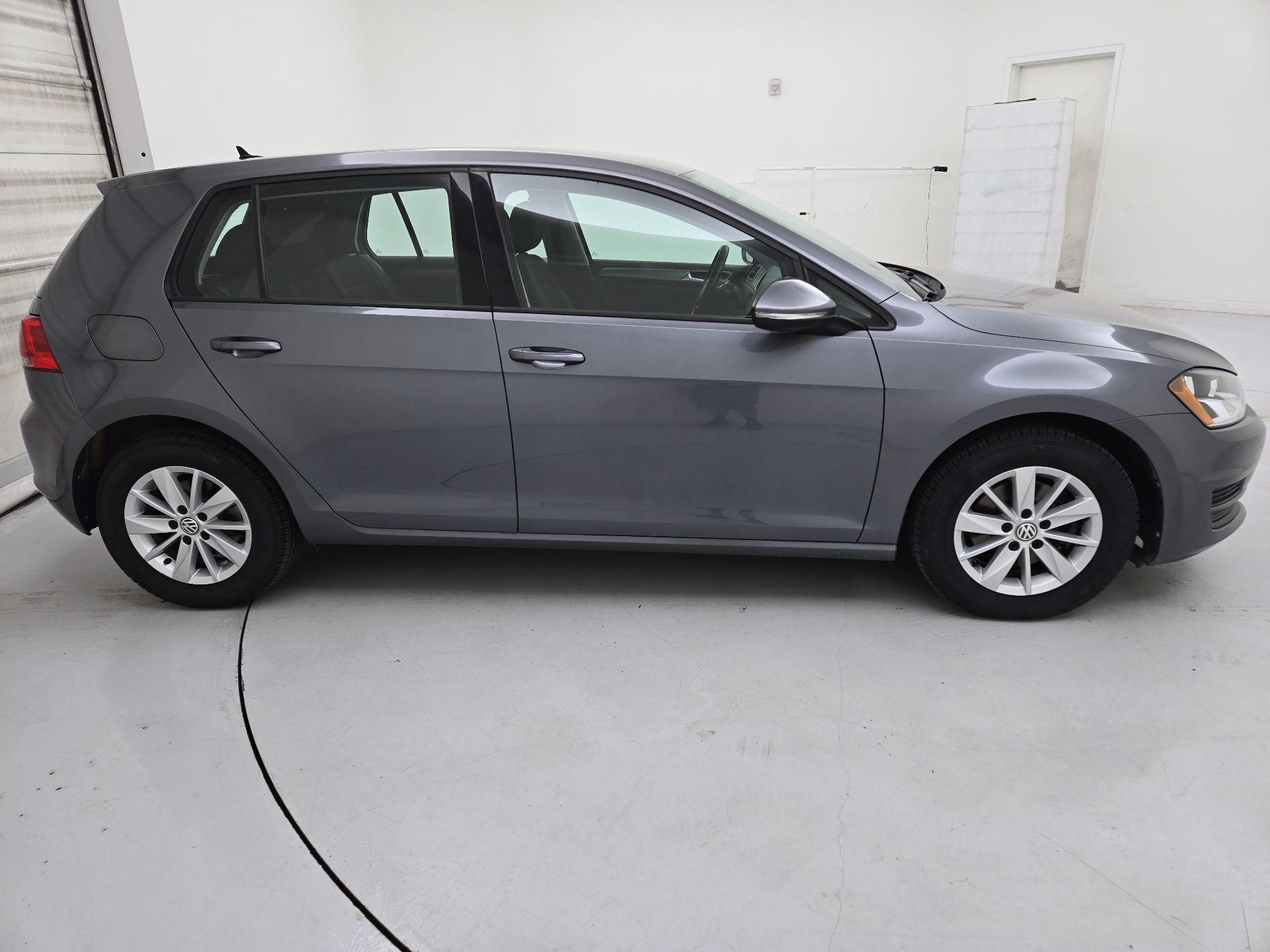 Thumbnail: 2017 Volkswagen Golf - 4